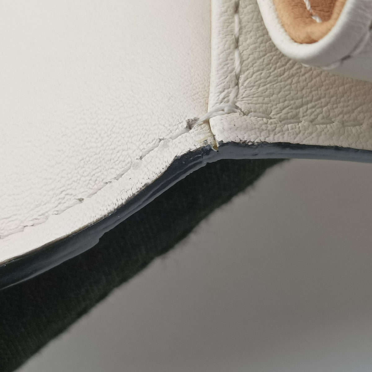 Tampete White Leather DO4Dタンペート ホワイト レザー DO4D