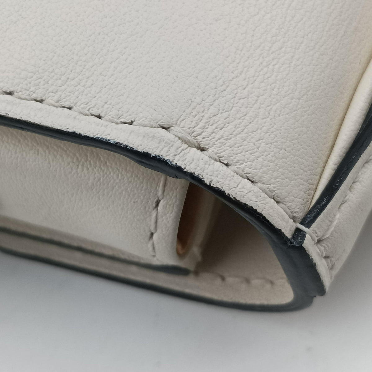 Tampete White Leather DO4Dタンペート ホワイト レザー DO4D