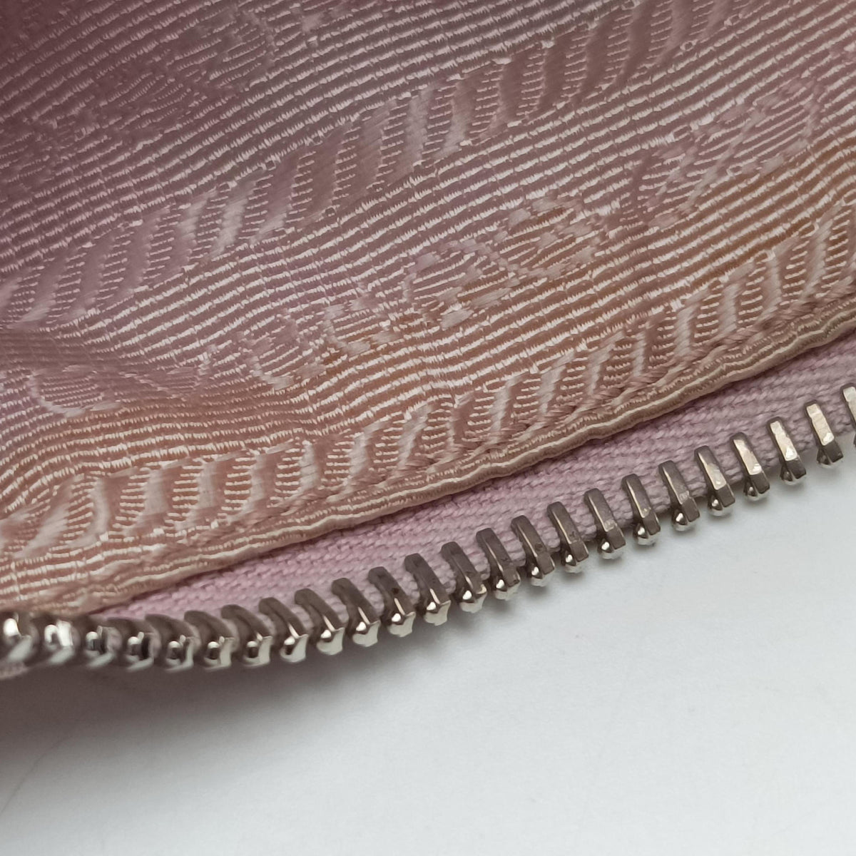 Re-Edition 2005 Re-Nylon Pink nylon 1BH204 25 Gリエディション 2005 リナイロン ピンク ナイロン 1BH204 25 G