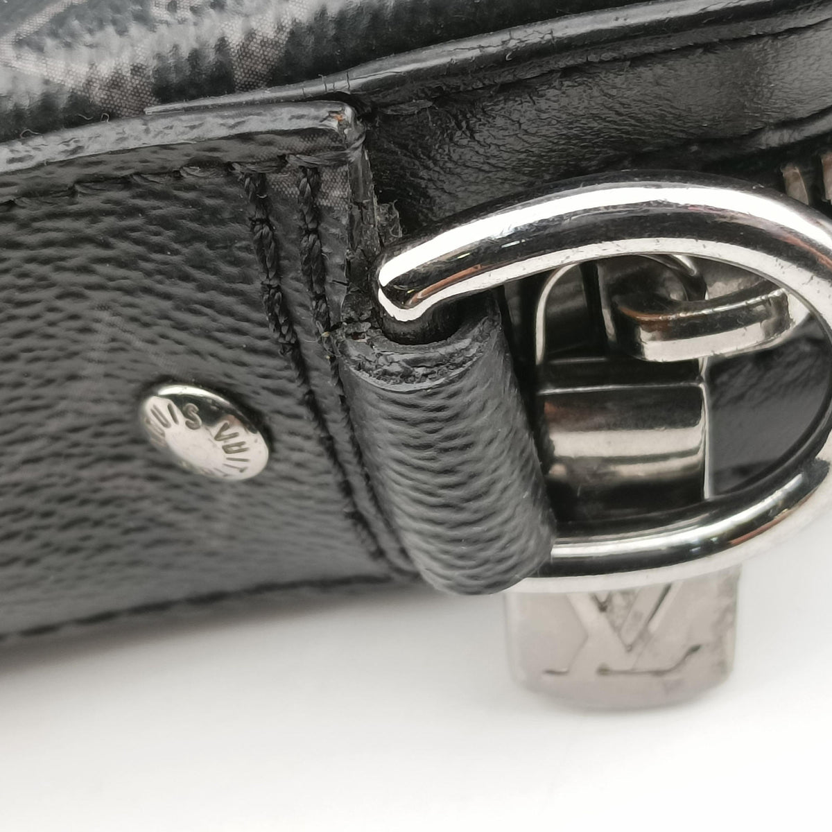 Trio Messenger Gris Monogram Shadow M46603 DU4230 IC Chipトリオ メッセンジャー グリ モノグラム シャドウ M46603 DU4230 ICチップ