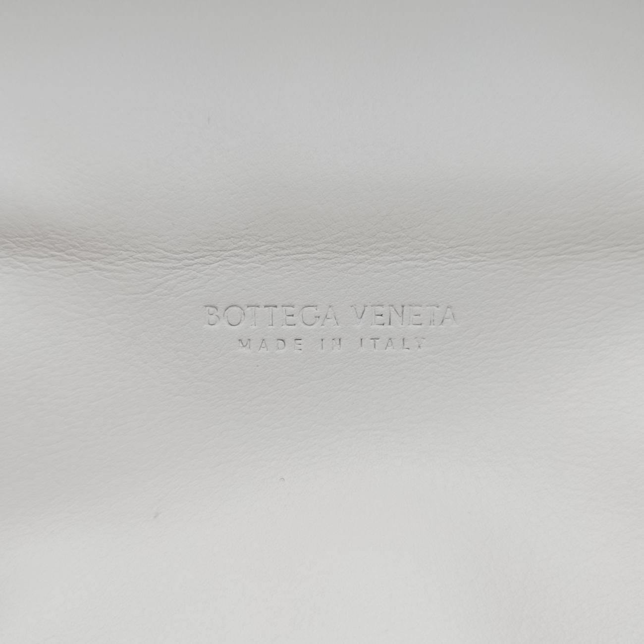 THE Chain Pouch White lambskin  P01462599Pザ チェーンポーチ ホワイト ラムスキン  P01462599P