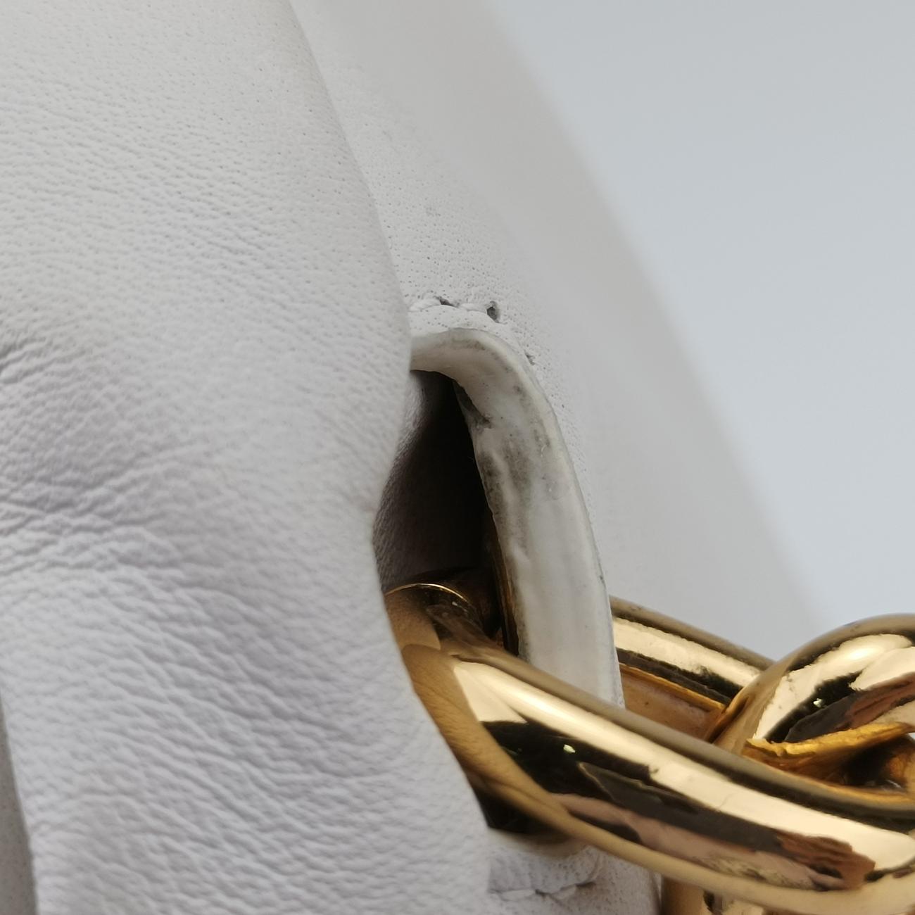 THE Chain Pouch White lambskin  P01462599Pザ チェーンポーチ ホワイト ラムスキン  P01462599P