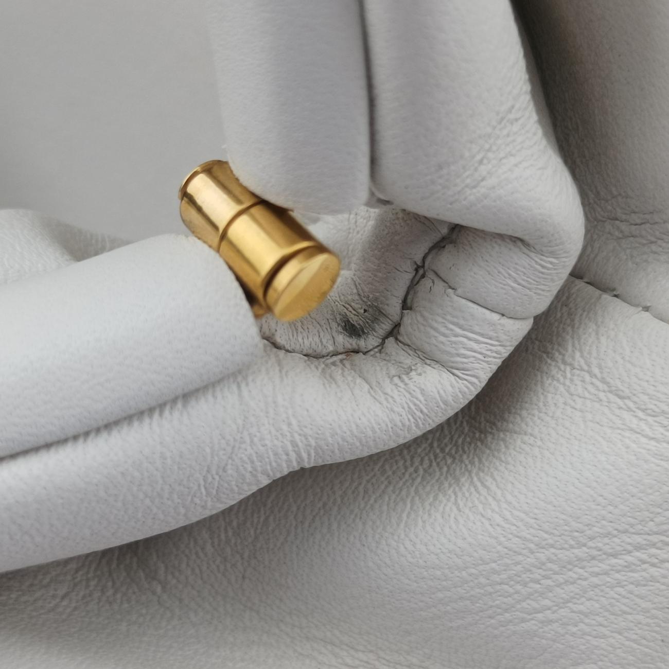 THE Chain Pouch White lambskin  P01462599Pザ チェーンポーチ ホワイト ラムスキン  P01462599P