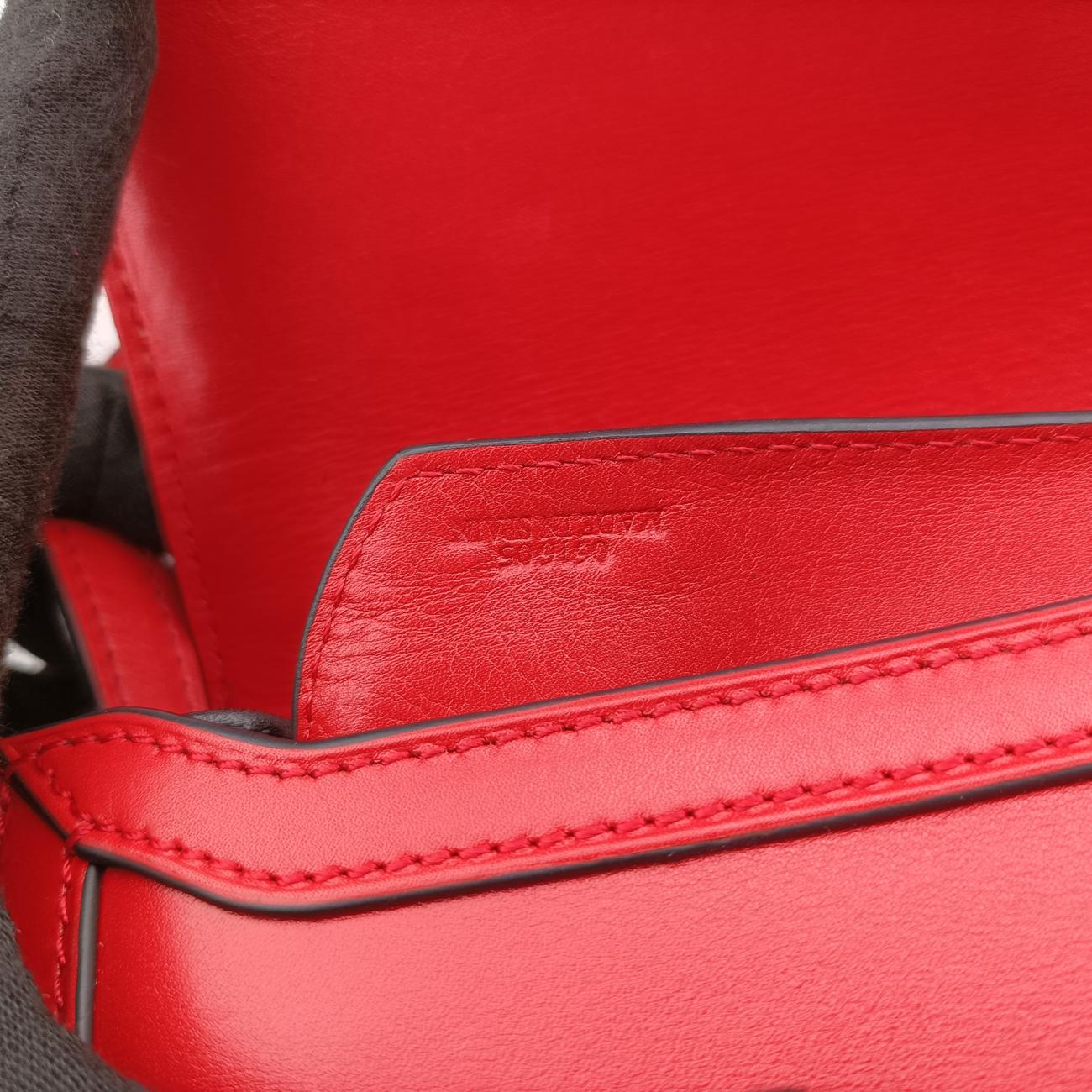 BarcelonaRedLeather061605バルセロナレッドレザー061605