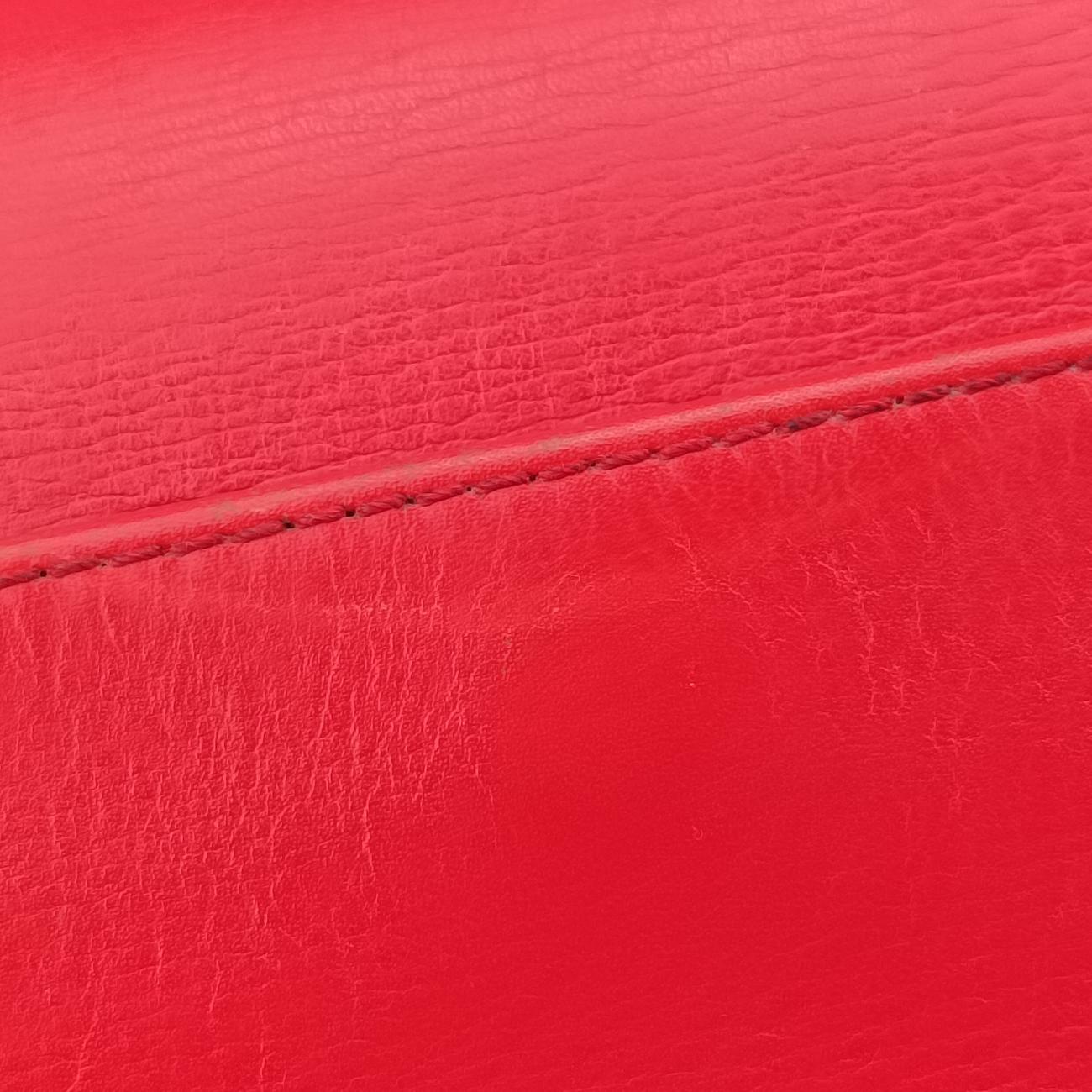 BarcelonaRedLeather061605バルセロナレッドレザー061605
