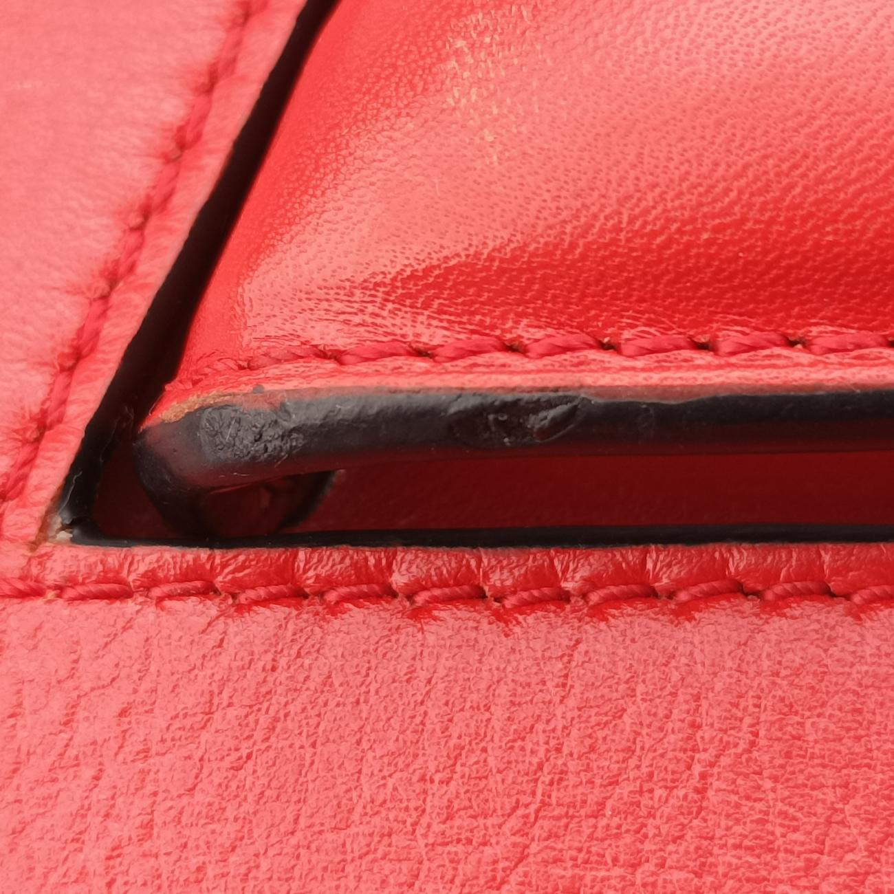 BarcelonaRedLeather061605バルセロナレッドレザー061605