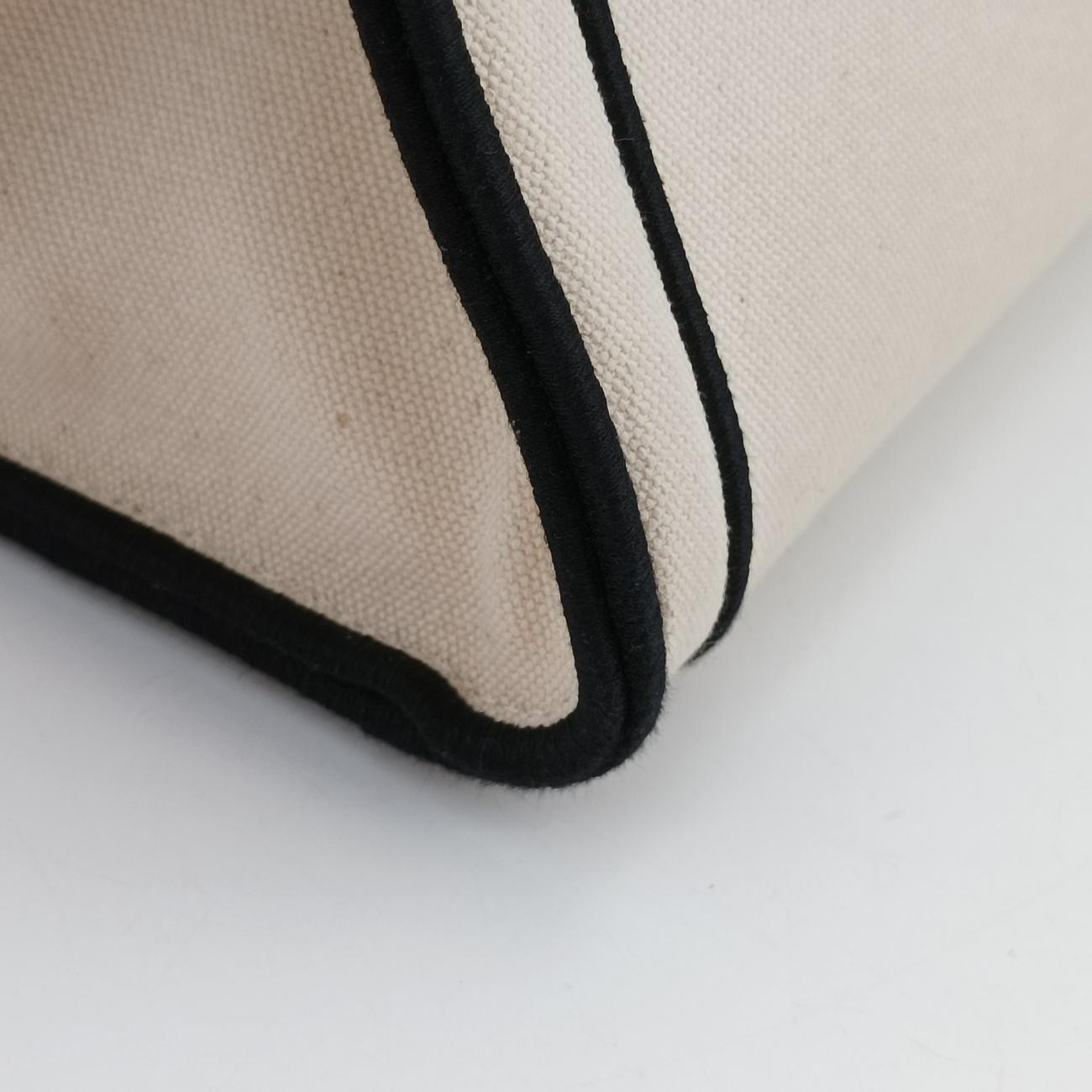 Logo Shopper Medium ToteWhiteCanvas8BH3788BH378-AD6A-209-12085ロゴ ショッパー ミディアムトートホワイトキャンバス8BH3788BH378-AD6A-209-12085