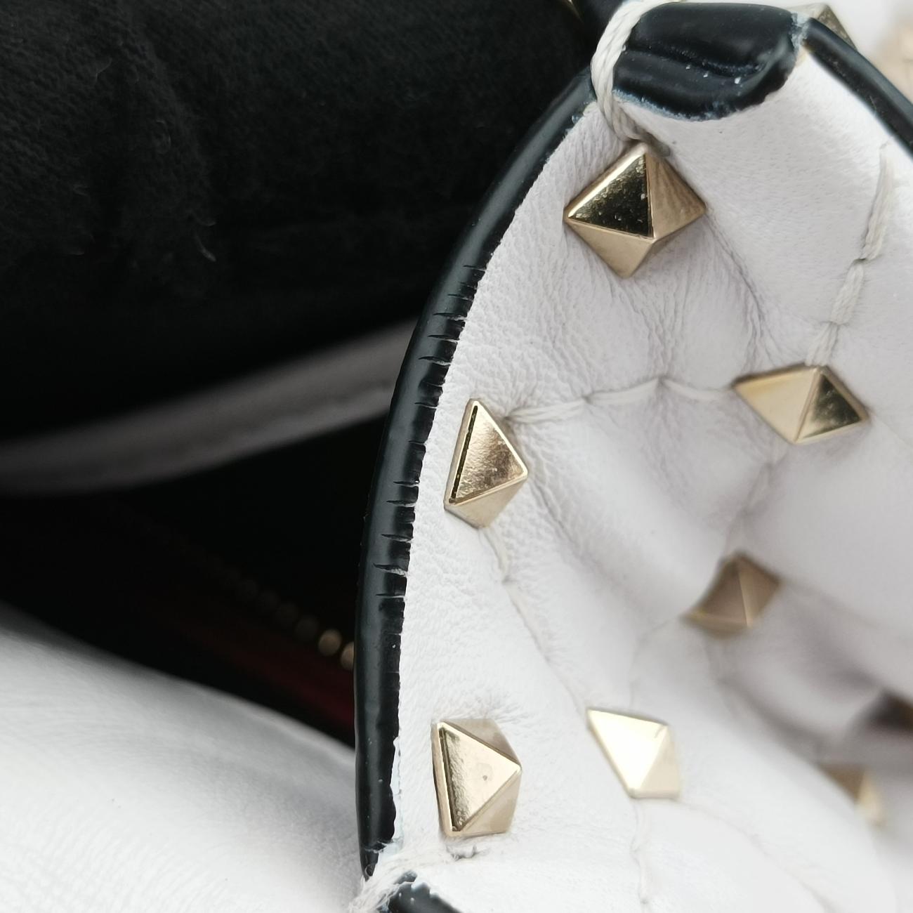 Rockstud SPIKE UPWhiteleatherBL-P122XQC0ロックスタッズスパイクホワイトレザーBL-P122XQC0