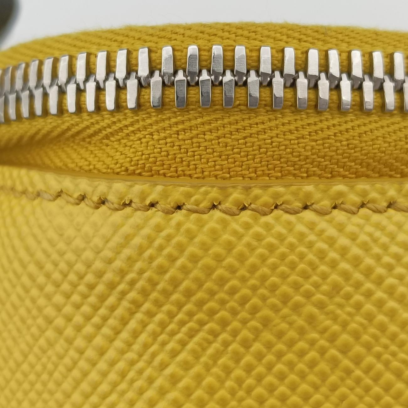 triangle logo plateYellowSAFFIANO Leather2VL039154トライアングルロゴ 三角プレートイエローサフィアーノレザー2VL039154