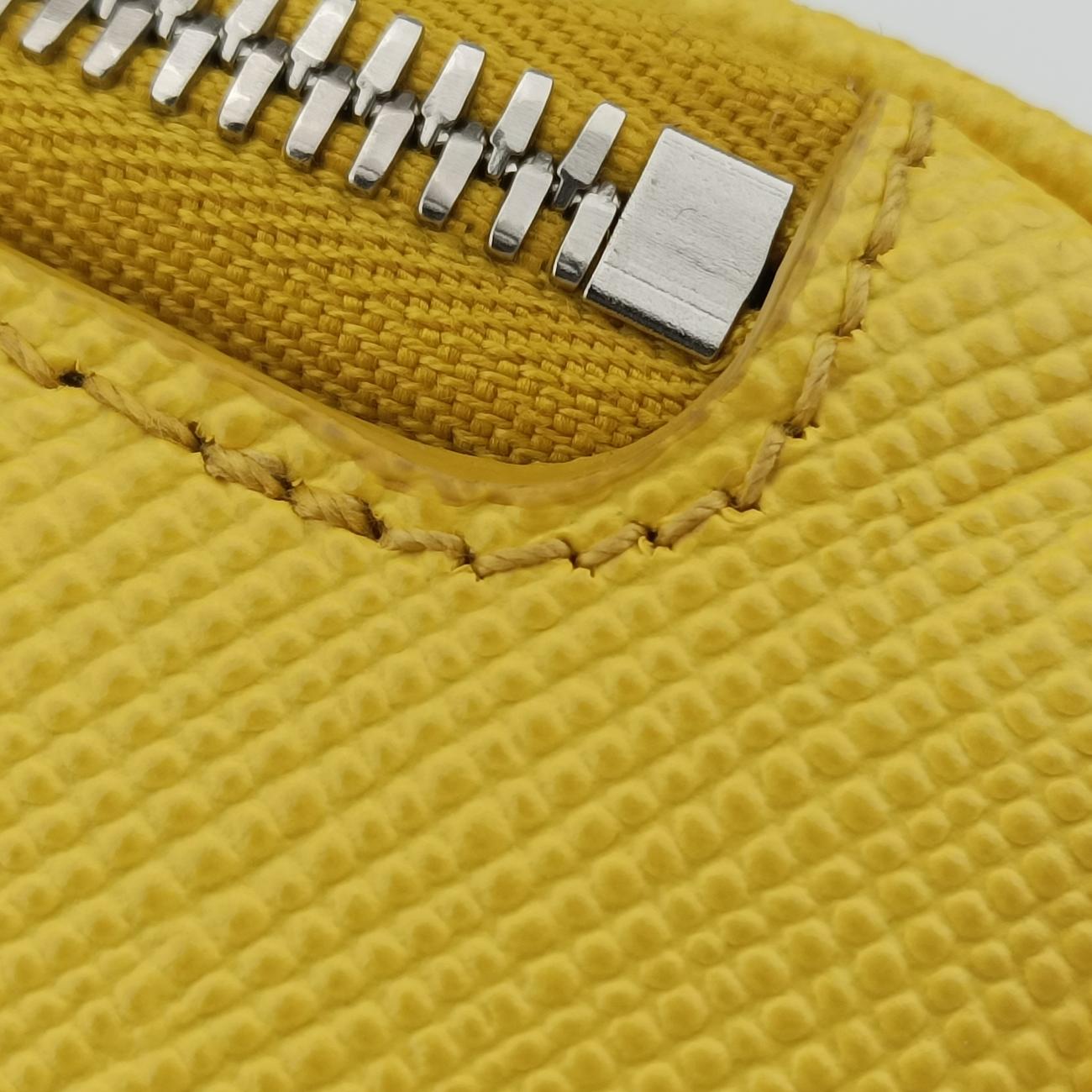 triangle logo plateYellowSAFFIANO Leather2VL039154トライアングルロゴ 三角プレートイエローサフィアーノレザー2VL039154