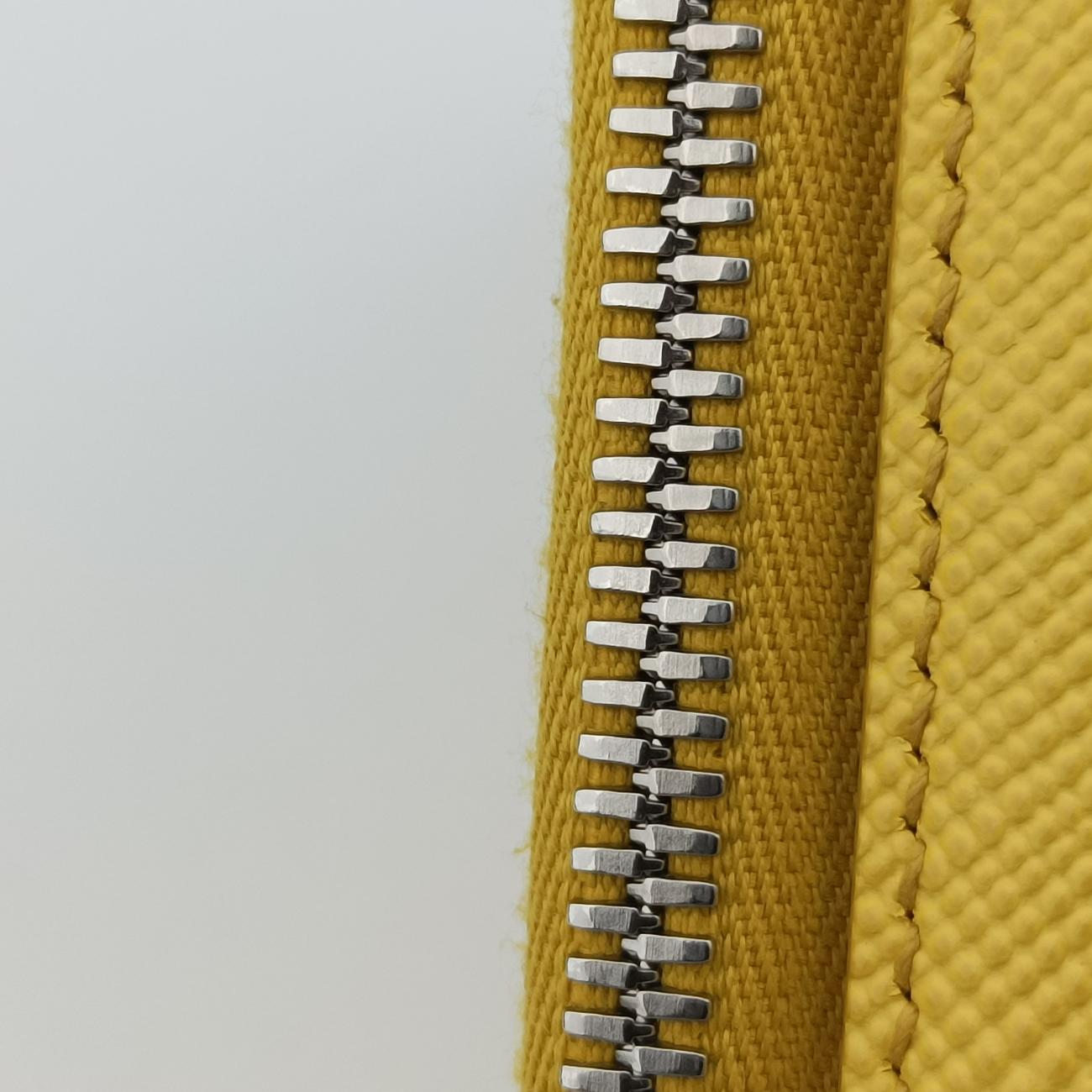 triangle logo plateYellowSAFFIANO Leather2VL039154トライアングルロゴ 三角プレートイエローサフィアーノレザー2VL039154