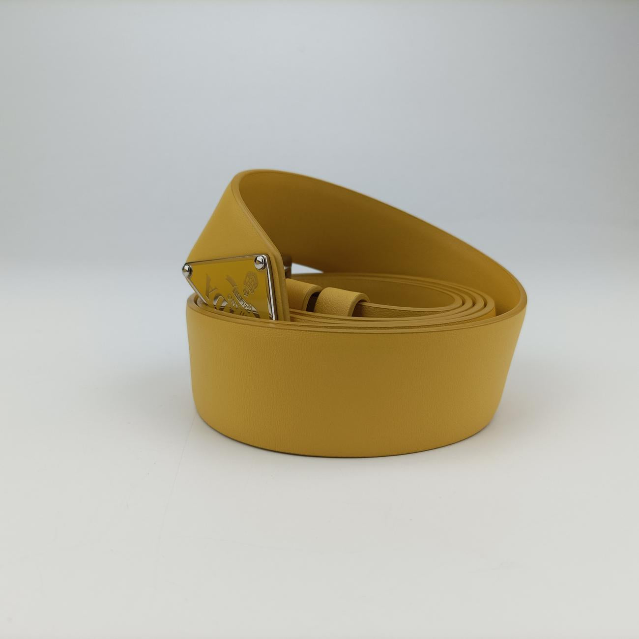 triangle logo plateYellowSAFFIANO Leather2VL039154トライアングルロゴ 三角プレートイエローサフィアーノレザー2VL039154