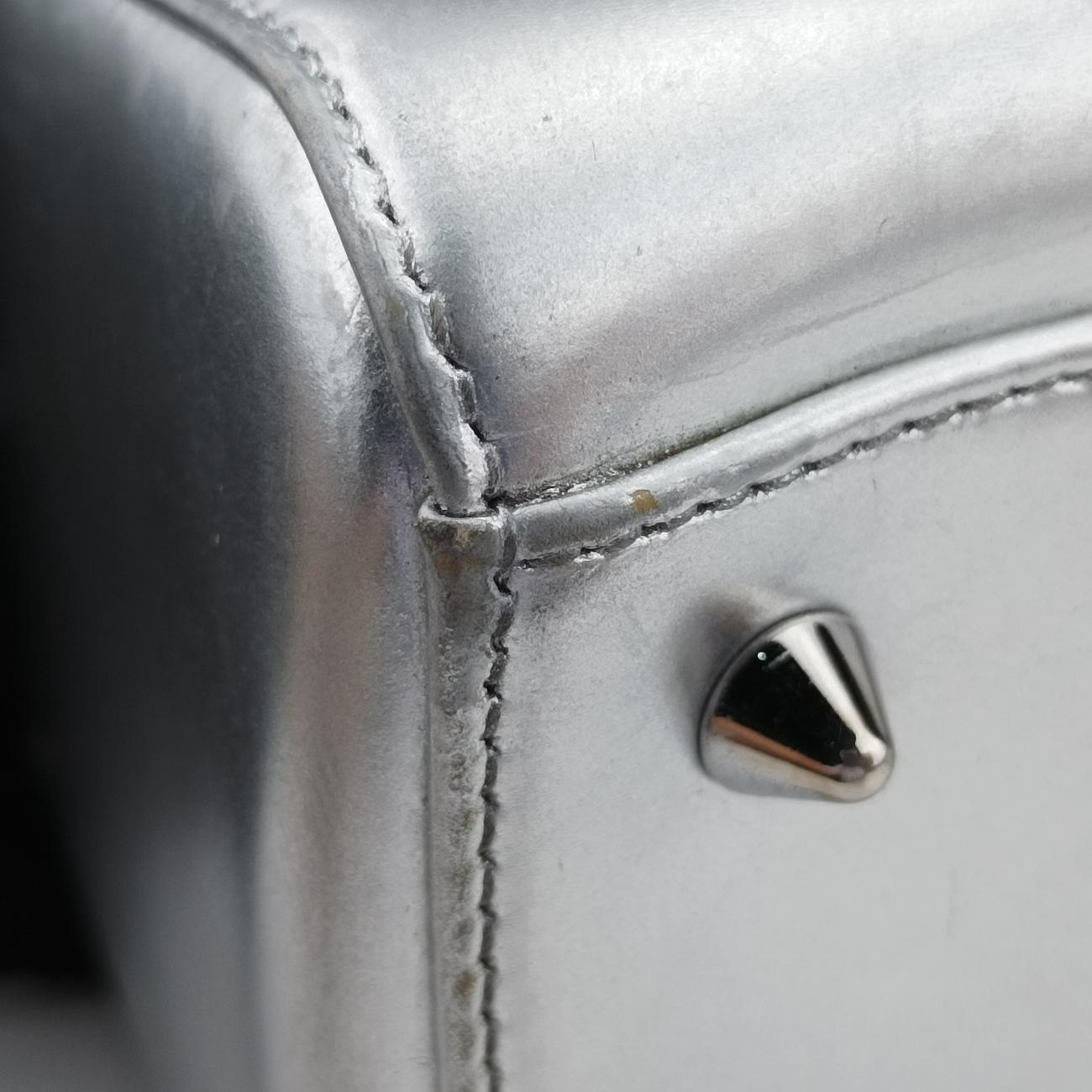 Lady DiorSilverLeather21-MA-0173レディディオールシルバーレザー21-MA-0173