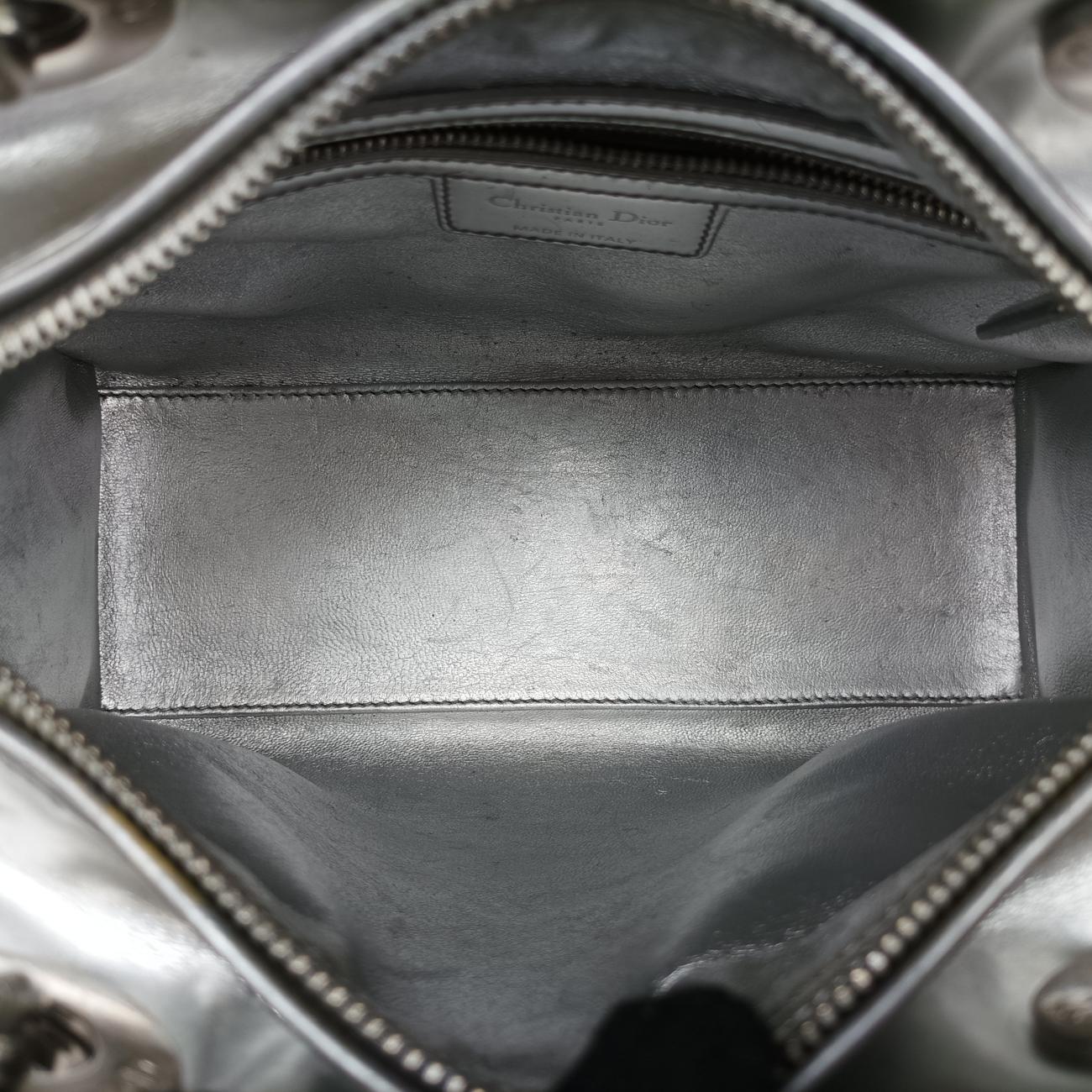 Lady DiorSilverLeather21-MA-0173レディディオールシルバーレザー21-MA-0173