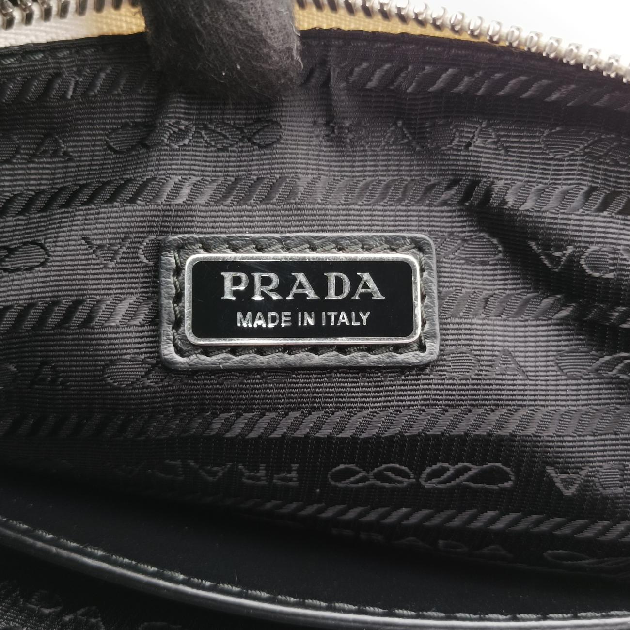 Triangle Logo PlateWhiteSAFFIANO Leather56 5トライアングル ロゴ プレートホワイトサフィアーノレザー56 5