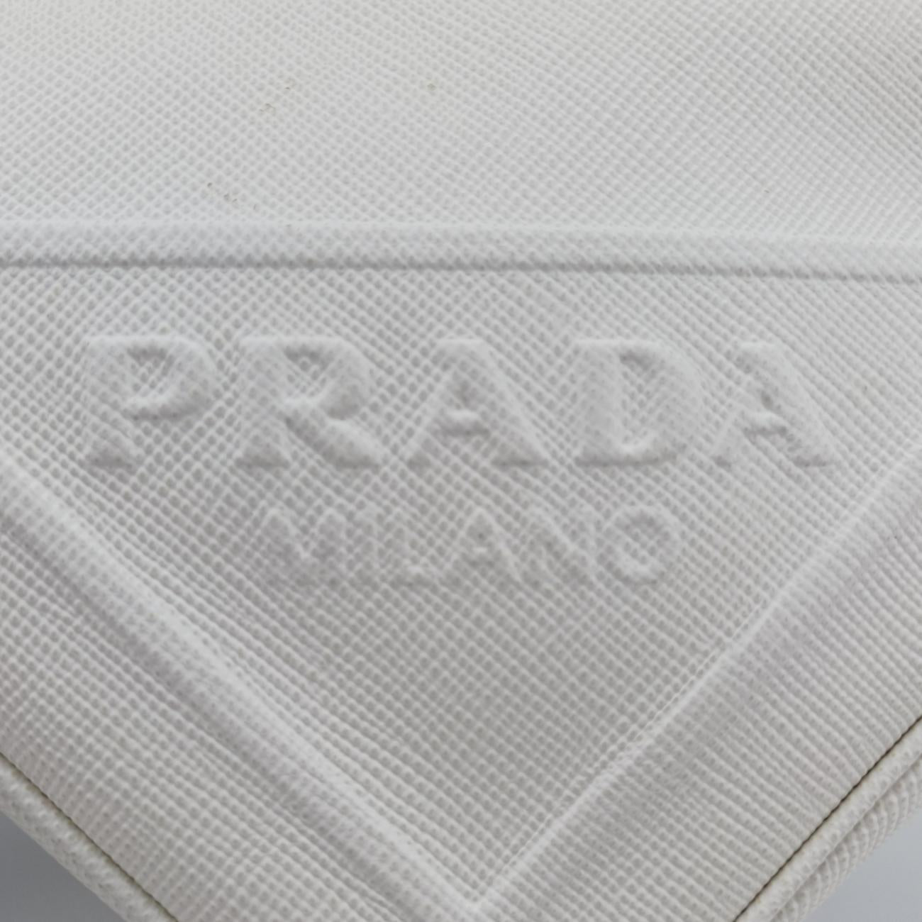 Triangle Logo PlateWhiteSAFFIANO Leather56 5トライアングル ロゴ プレートホワイトサフィアーノレザー56 5