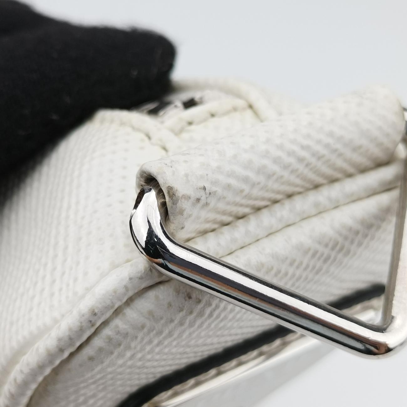 Triangle Logo PlateWhiteSAFFIANO Leather56 5トライアングル ロゴ プレートホワイトサフィアーノレザー56 5