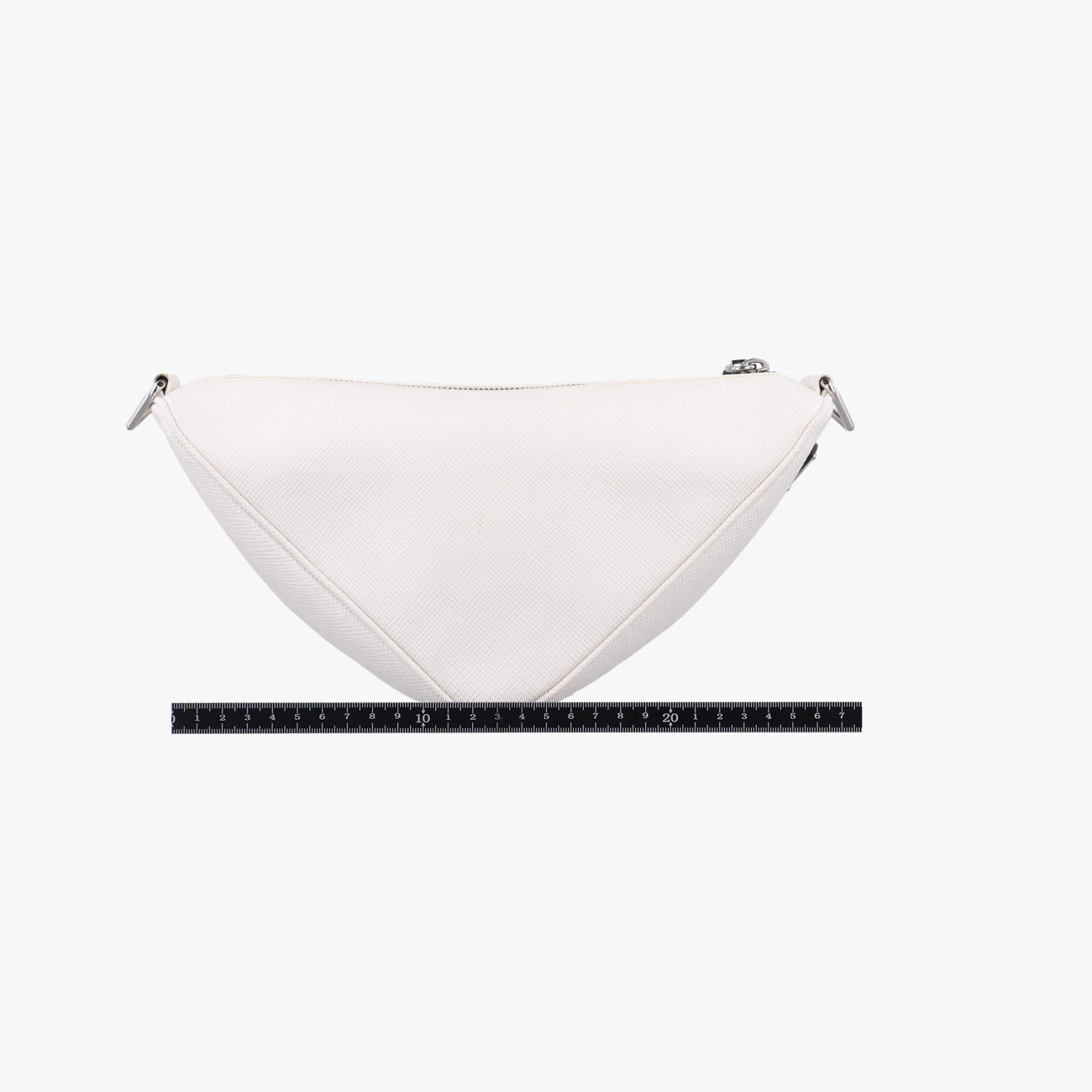 Triangle Logo PlateWhiteSAFFIANO Leather56 5トライアングル ロゴ プレートホワイトサフィアーノレザー56 5