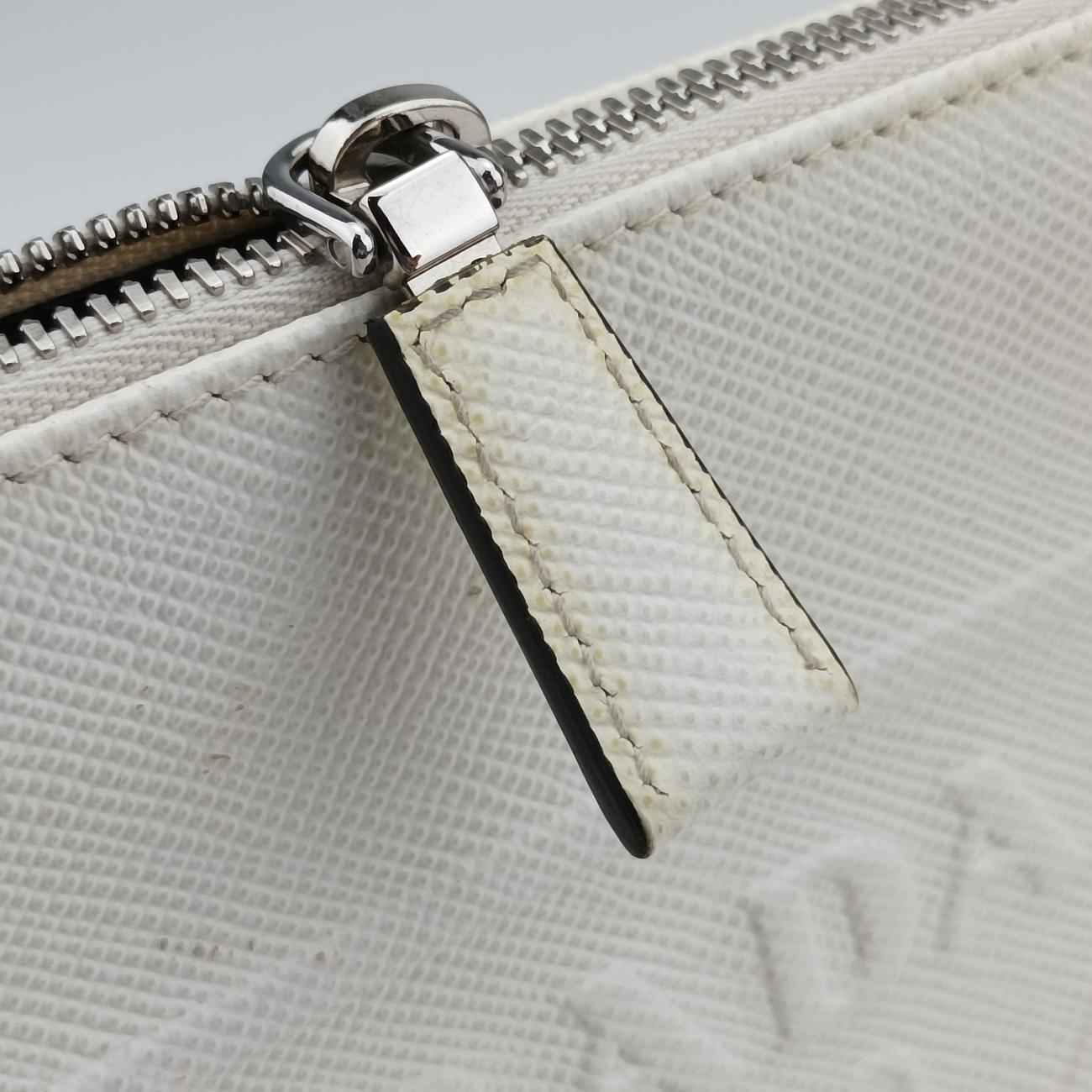 Triangle Logo PlateWhiteSAFFIANO Leather56 5トライアングル ロゴ プレートホワイトサフィアーノレザー56 5
