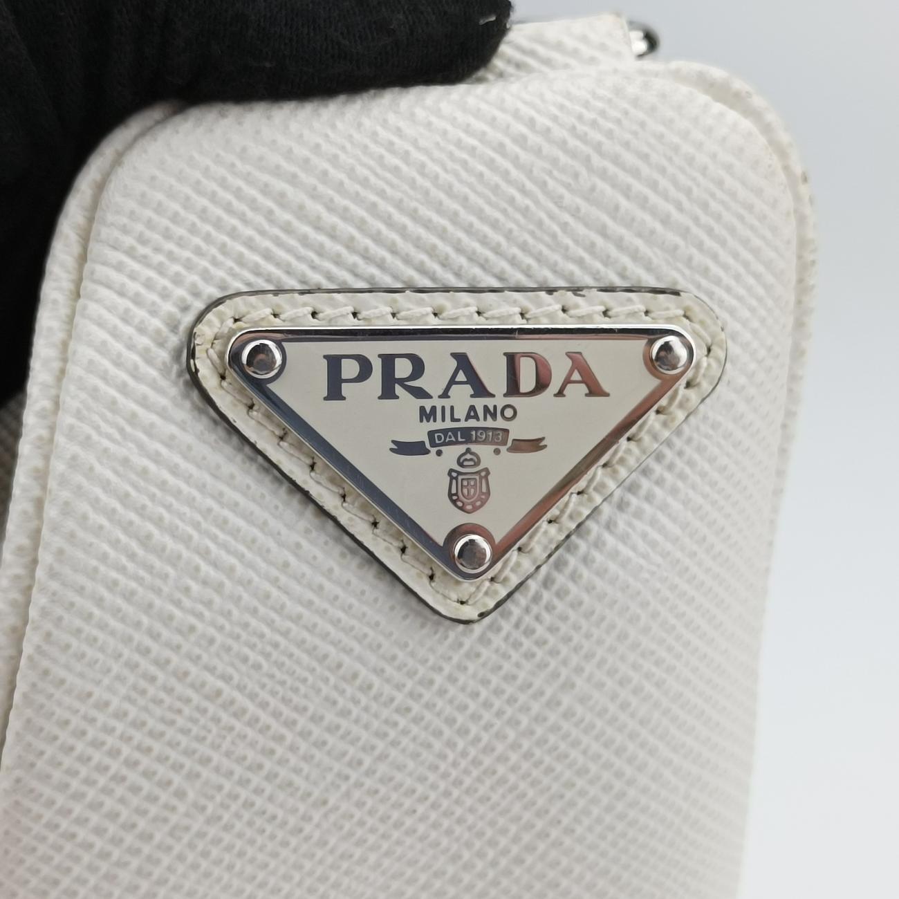 Triangle Logo PlateWhiteSAFFIANO Leather56 5トライアングル ロゴ プレートホワイトサフィアーノレザー56 5