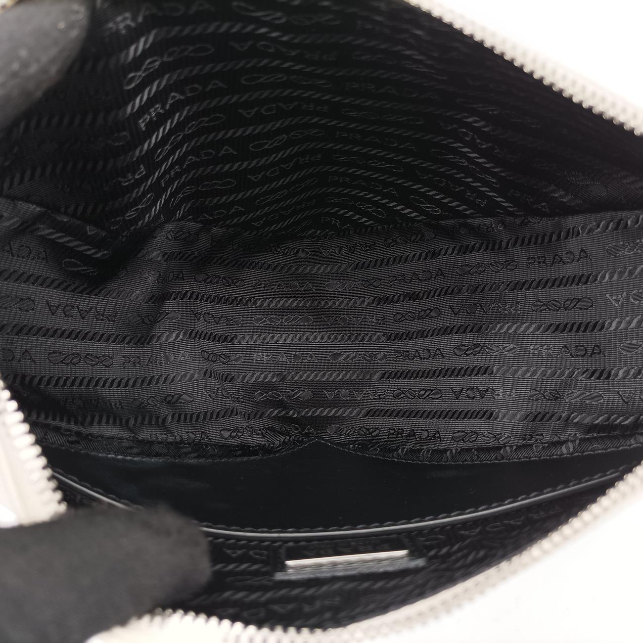 Triangle Logo PlateWhiteSAFFIANO Leather56 5トライアングル ロゴ プレートホワイトサフィアーノレザー56 5