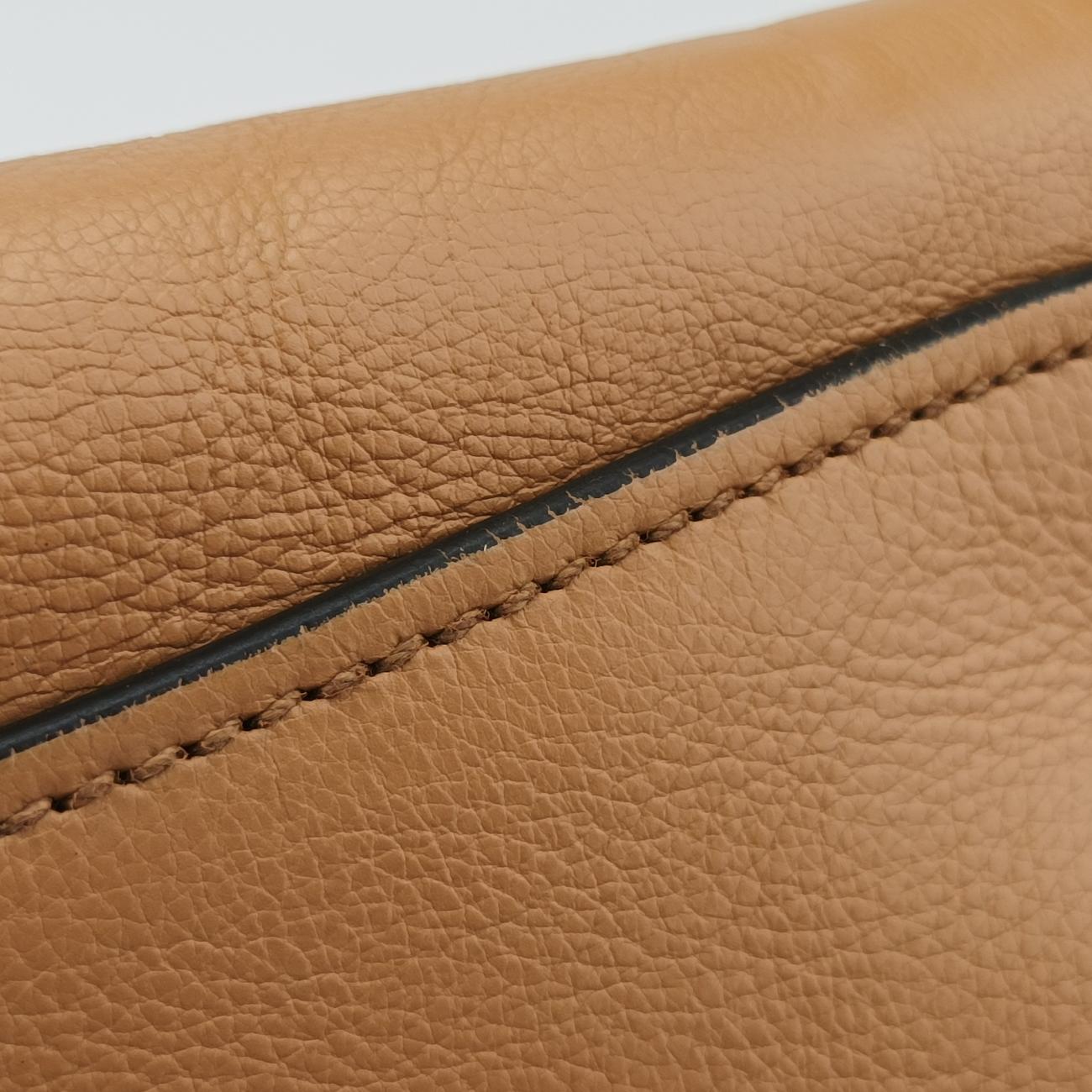 Twin Pocket Double Zip ToteCamelleatherBN2619239 GツインポケットダブルジップトートキャメルレザーBN2619239 G