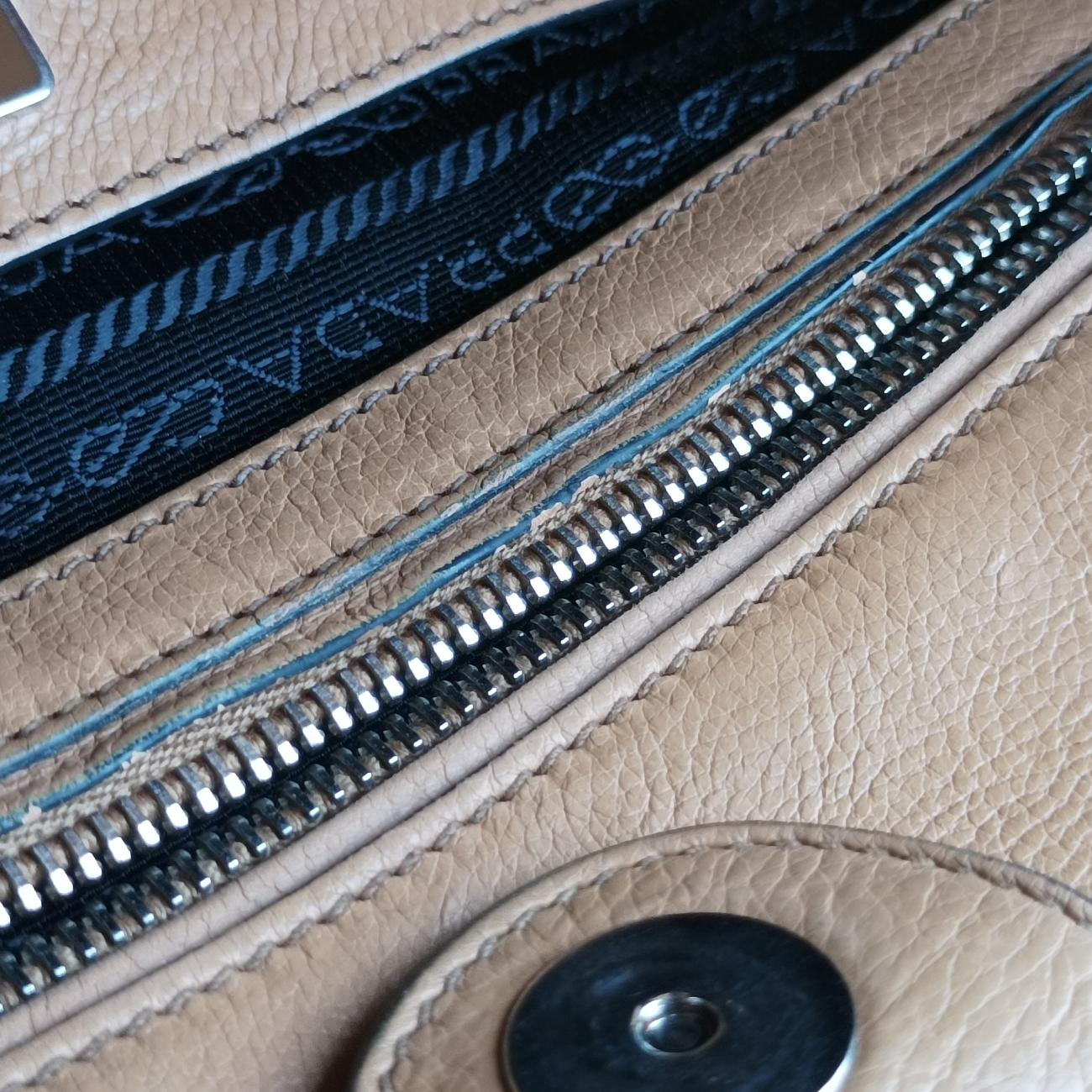 Twin Pocket Double Zip ToteCamelleatherBN2619239 GツインポケットダブルジップトートキャメルレザーBN2619239 G