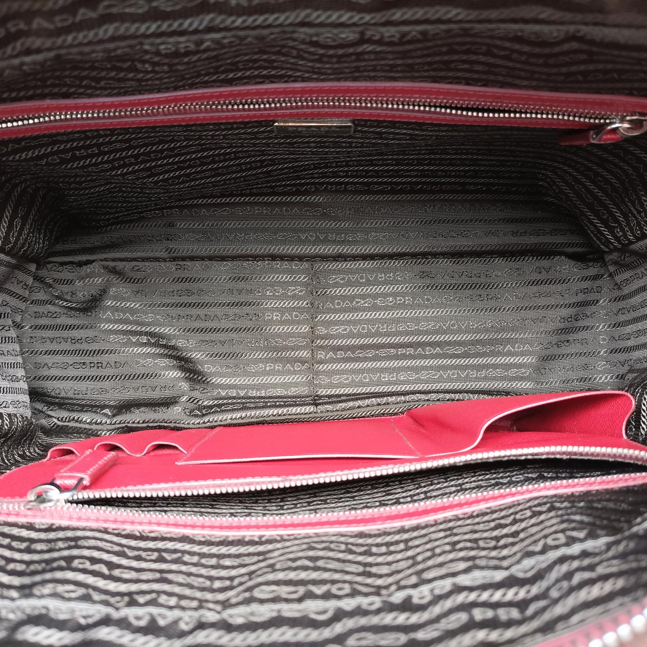 Classic Laptop briefcaseRedSAFFIANO Leather2VE363208ブリーフケース ビジネスレッドサフィアーノレザー2VE363208