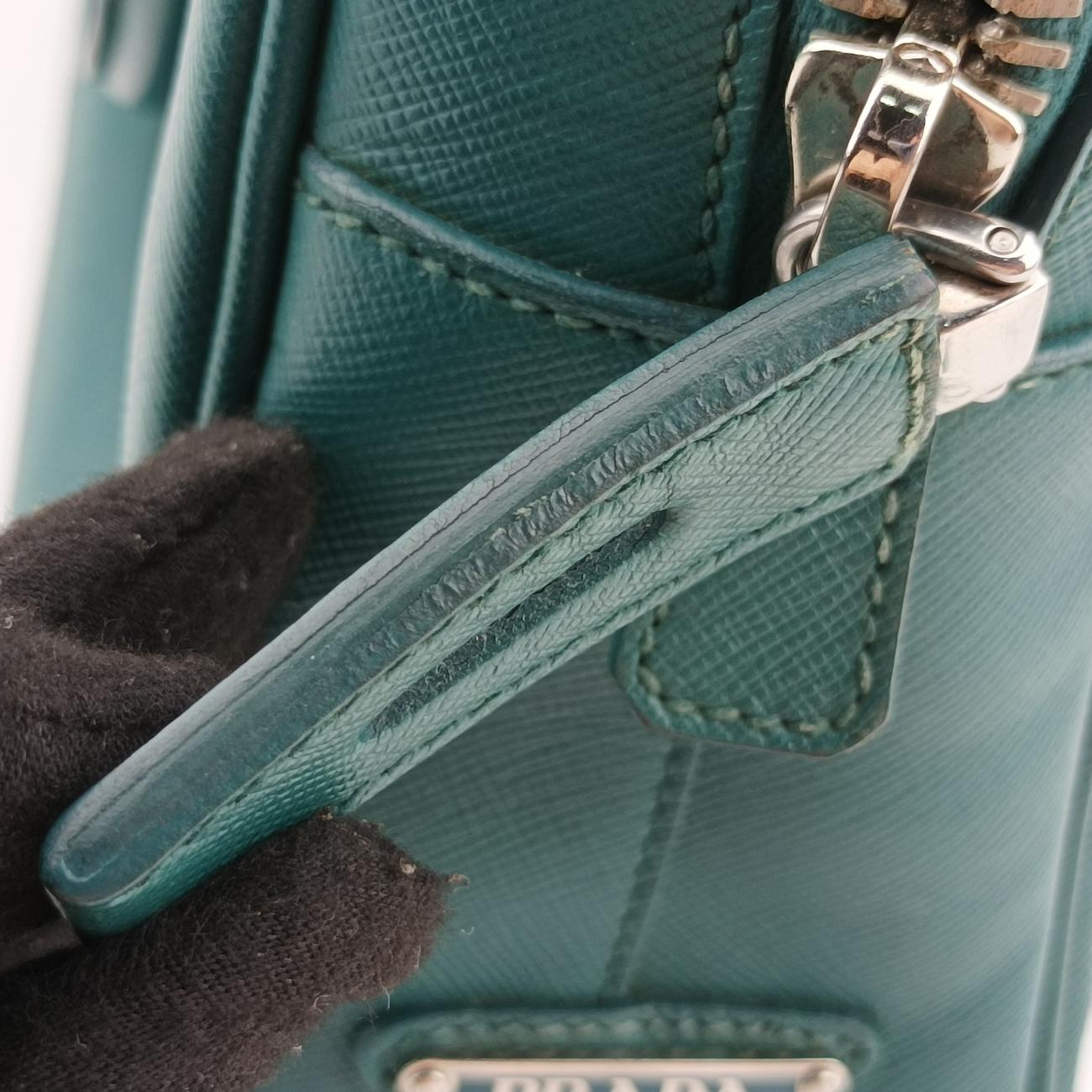 Classic Laptop briefcaseGreenSAFFIANO LeatherVS030538ブリーフケース ビジネスグリーンサフィアーノレザーVS030538