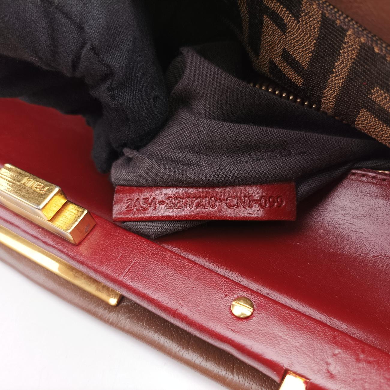 PEEKABOO LargeBrownLeather8BN2102454-8BN210-CN1-099ピーカブー ラージブラウンレザー8BN2102454-8BN210-CN1-099