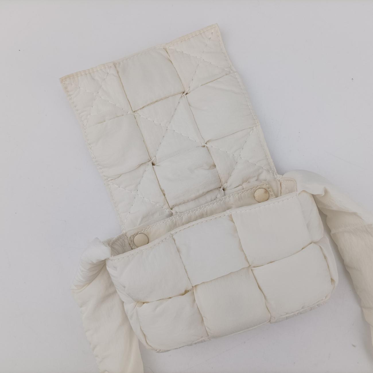candy cassetteWhitelambskinP02326148Tキャンディ カセットホワイトラムスキンP02326148T