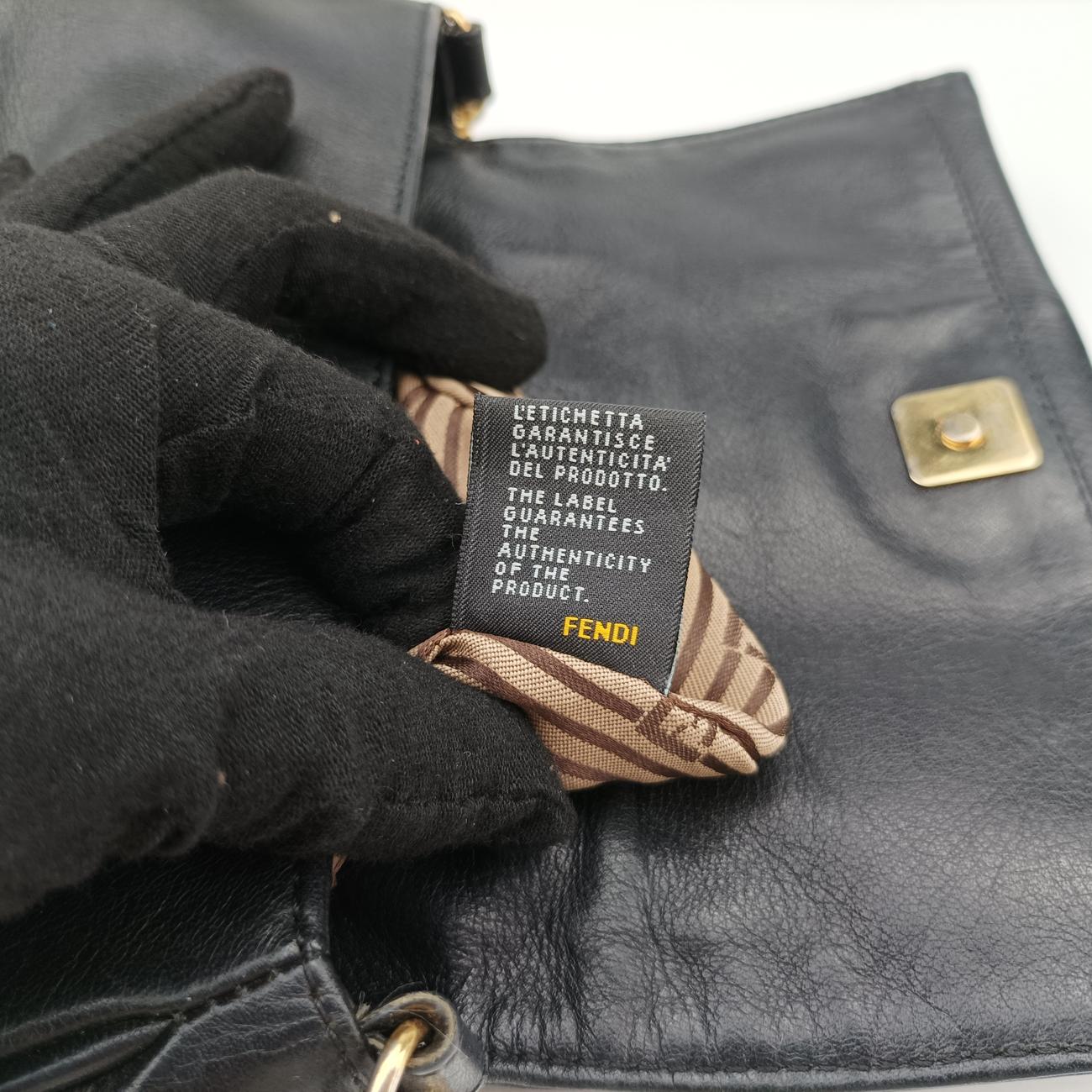 Fendista PochetteBlackLeather8M02768M0276-ANG-128-2566フェンディスタ ポシェットブラックレザー8M02768M0276-ANG-128-2566