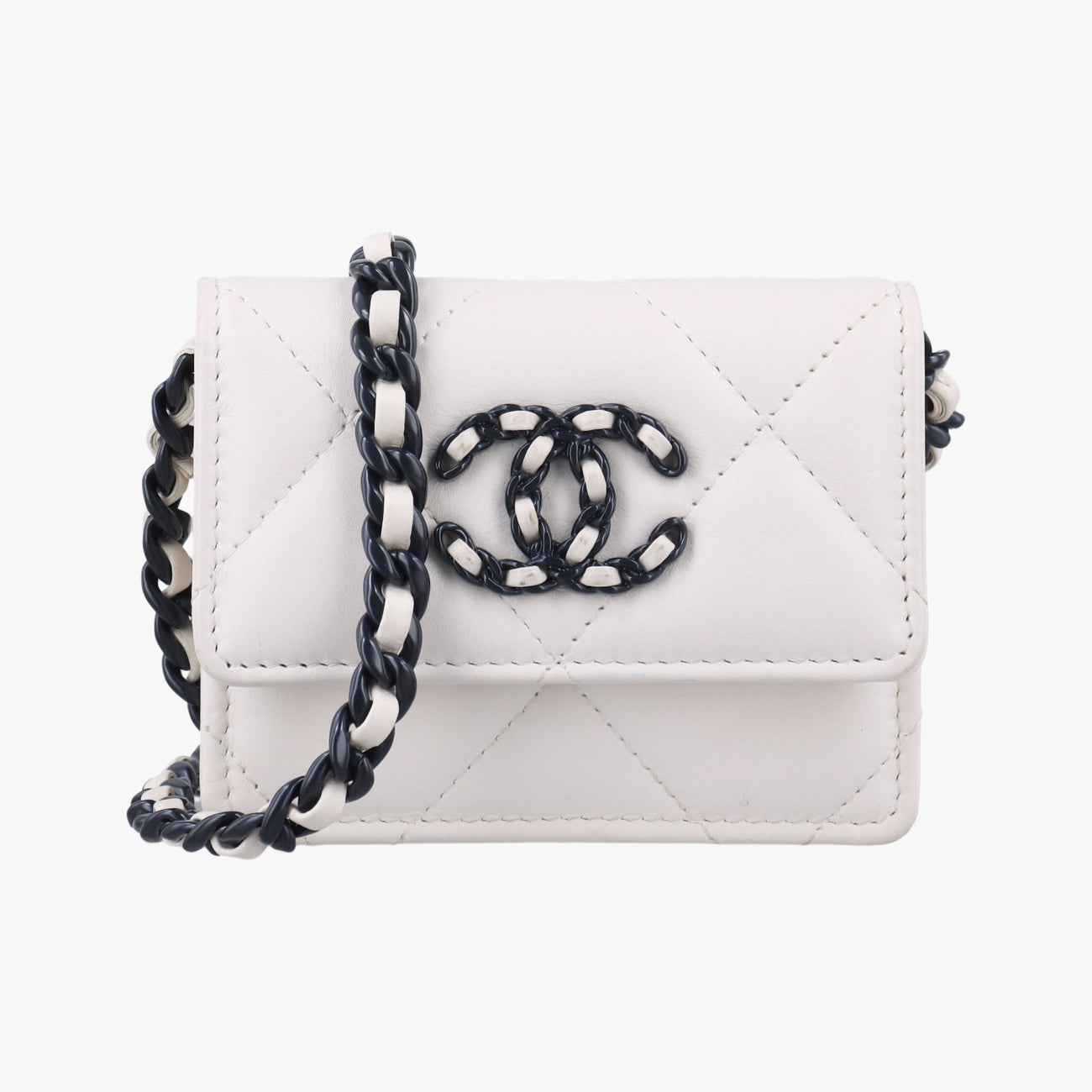 CHANEL 19 Flap Coin PurseWhitelambskinAP240931645076マトラッセ シャネル 19 フラップ コインパースホワイトラムスキンAP240931645076
