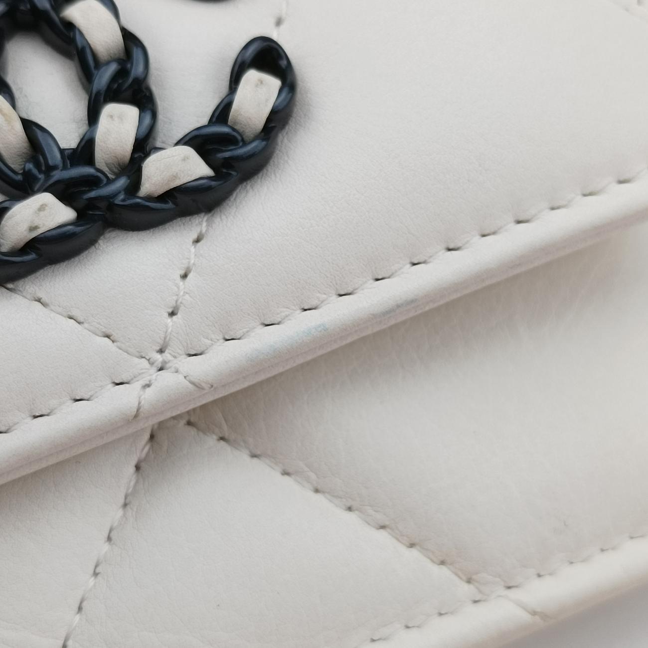 CHANEL 19 Flap Coin PurseWhitelambskinAP240931645076マトラッセ シャネル 19 フラップ コインパースホワイトラムスキンAP240931645076