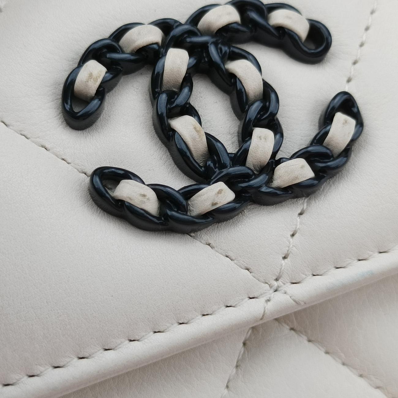 CHANEL 19 Flap Coin PurseWhitelambskinAP240931645076マトラッセ シャネル 19 フラップ コインパースホワイトラムスキンAP240931645076