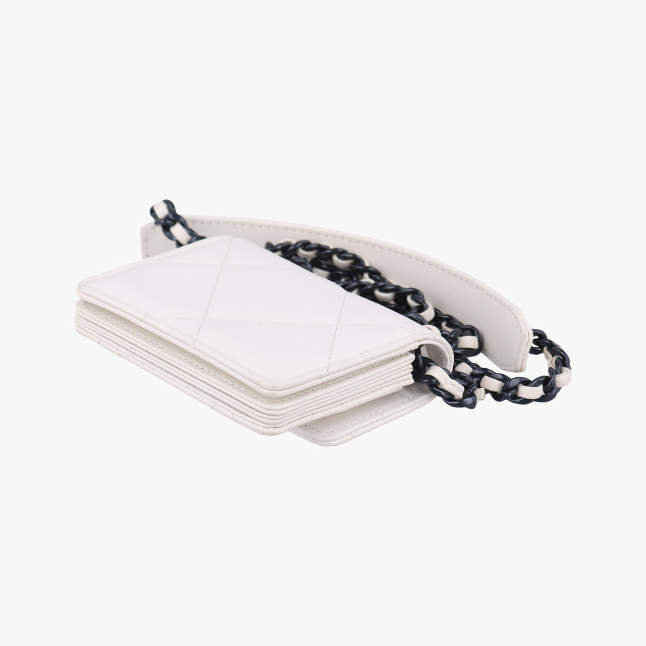 CHANEL 19 Flap Coin PurseWhitelambskinAP240931645076マトラッセ シャネル 19 フラップ コインパースホワイトラムスキンAP240931645076