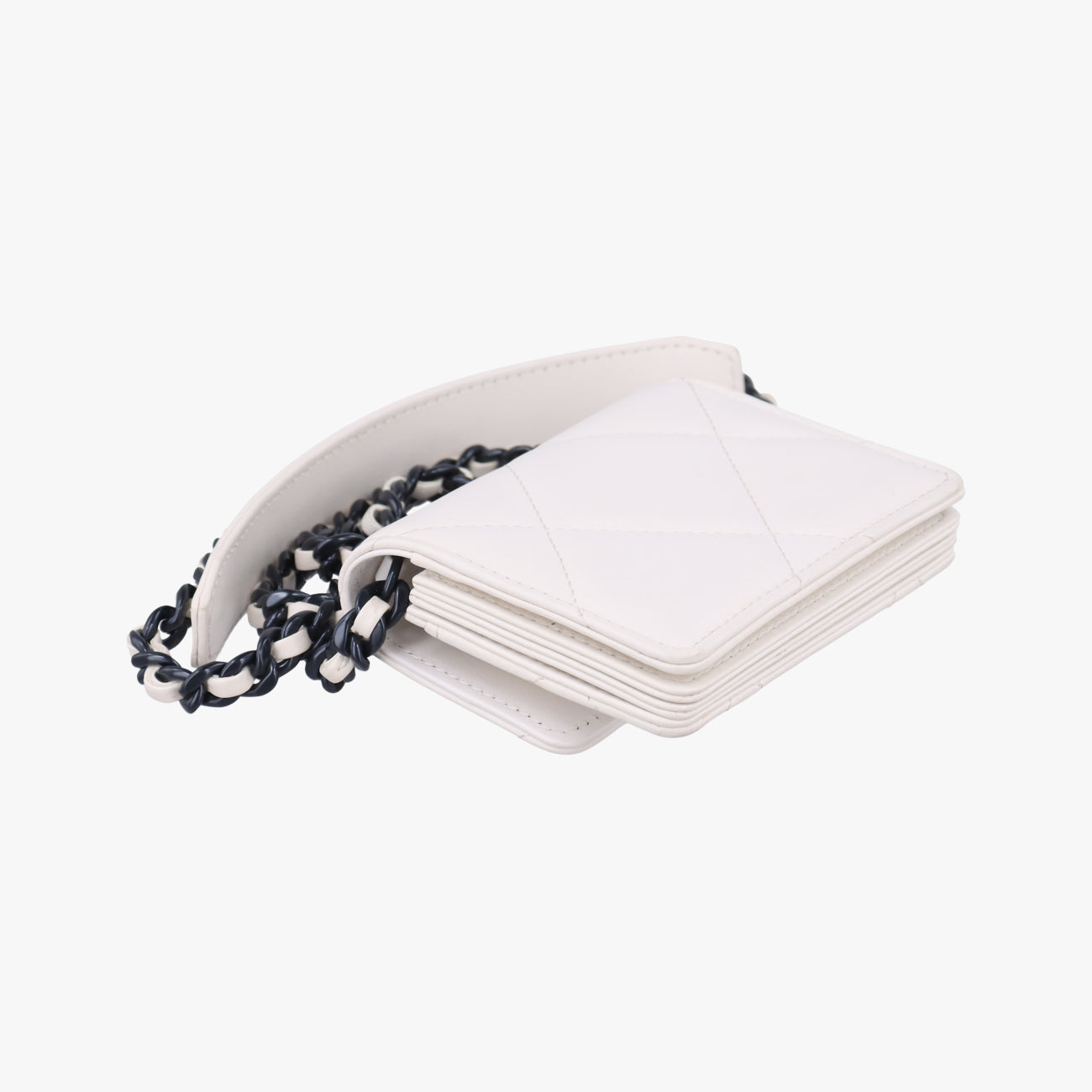 CHANEL 19 Flap Coin PurseWhitelambskinAP240931645076マトラッセ シャネル 19 フラップ コインパースホワイトラムスキンAP240931645076