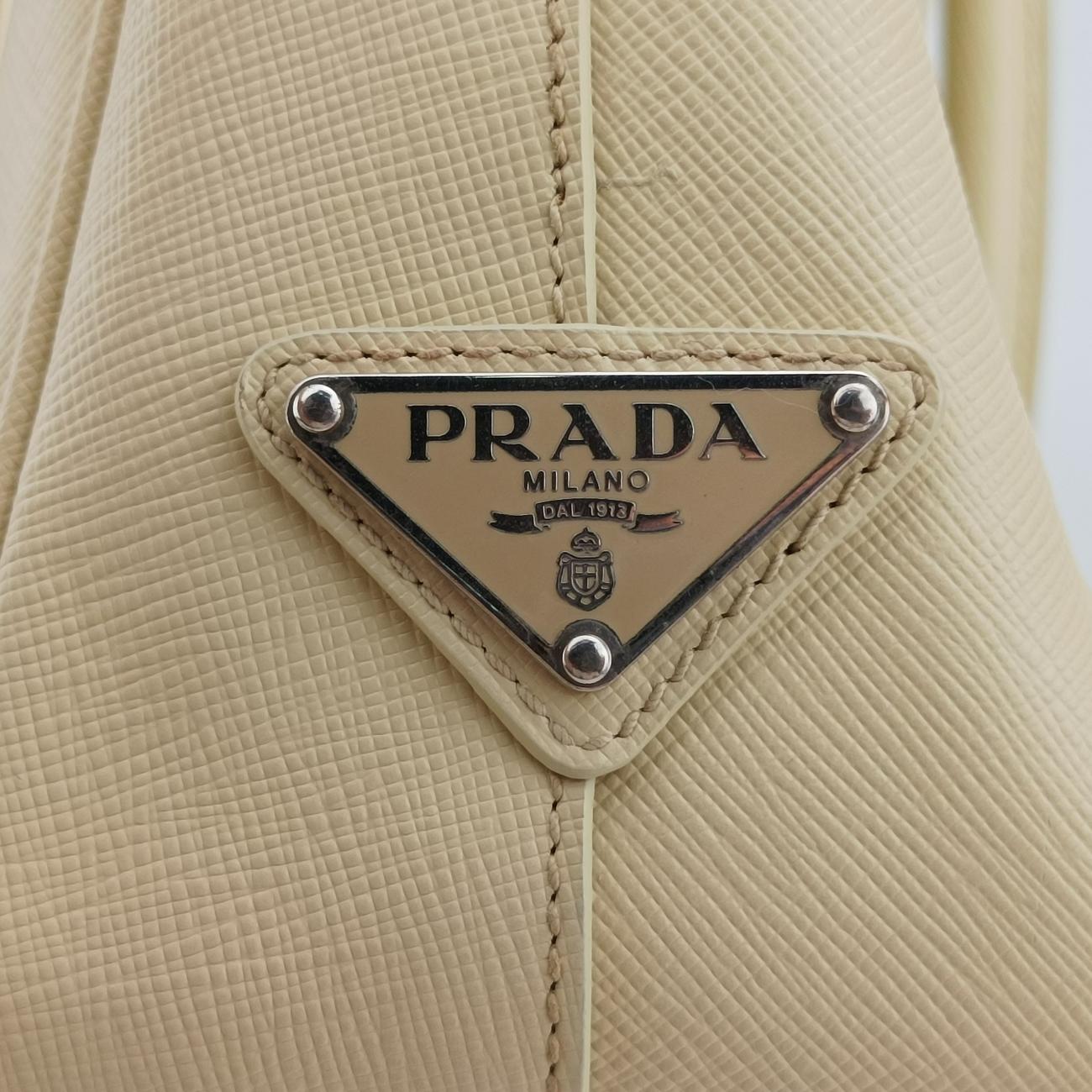 BriefcaseBeigeSAFFIANO Leather208ブリーフケースベージュサフィアーノレザー208