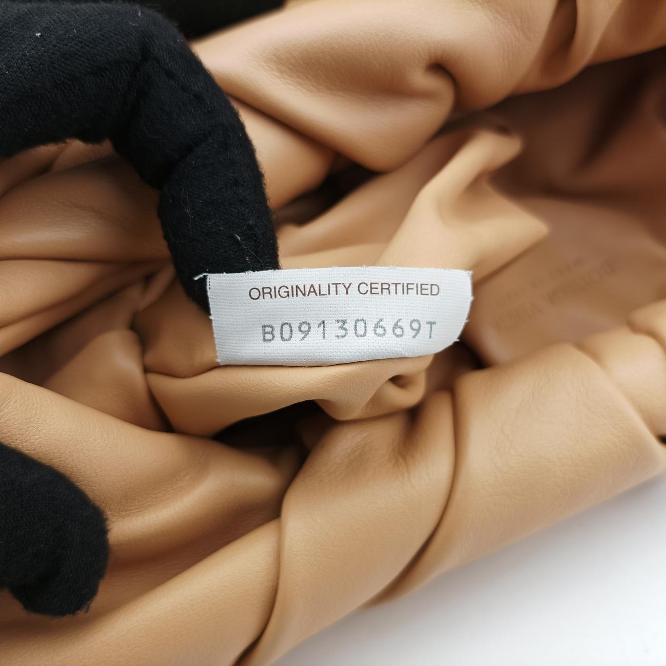The Shoulder PouchBeigelambskinB09130669Tザ ショルダー ポーチベージュラムスキンB09130669T
