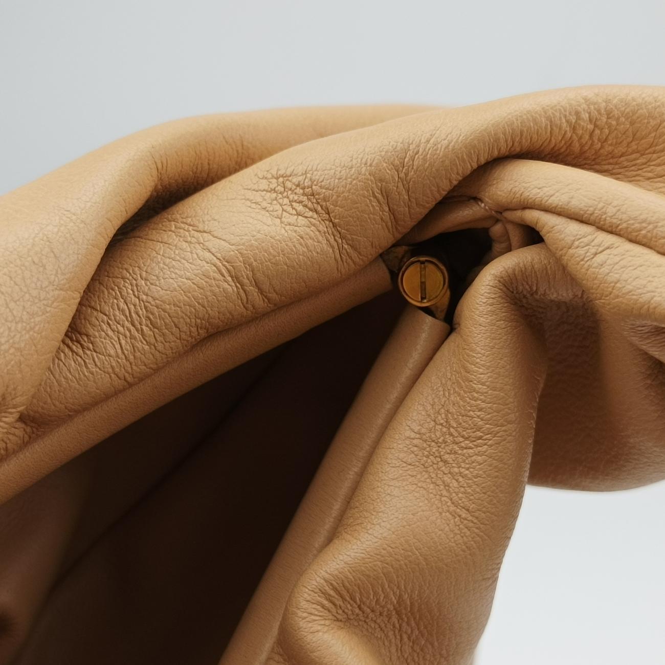 The Shoulder PouchBeigelambskinB09130669Tザ ショルダー ポーチベージュラムスキンB09130669T