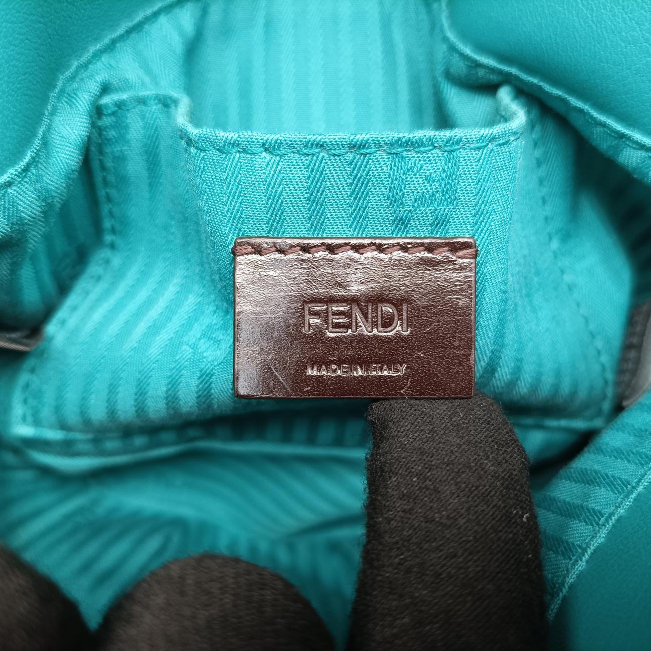 Fendista PochetteBlueLeather8M02768M0276-D16 149-2566フェンディスタ ポシェットブルーレザー8M02768M0276-D16 149-2566