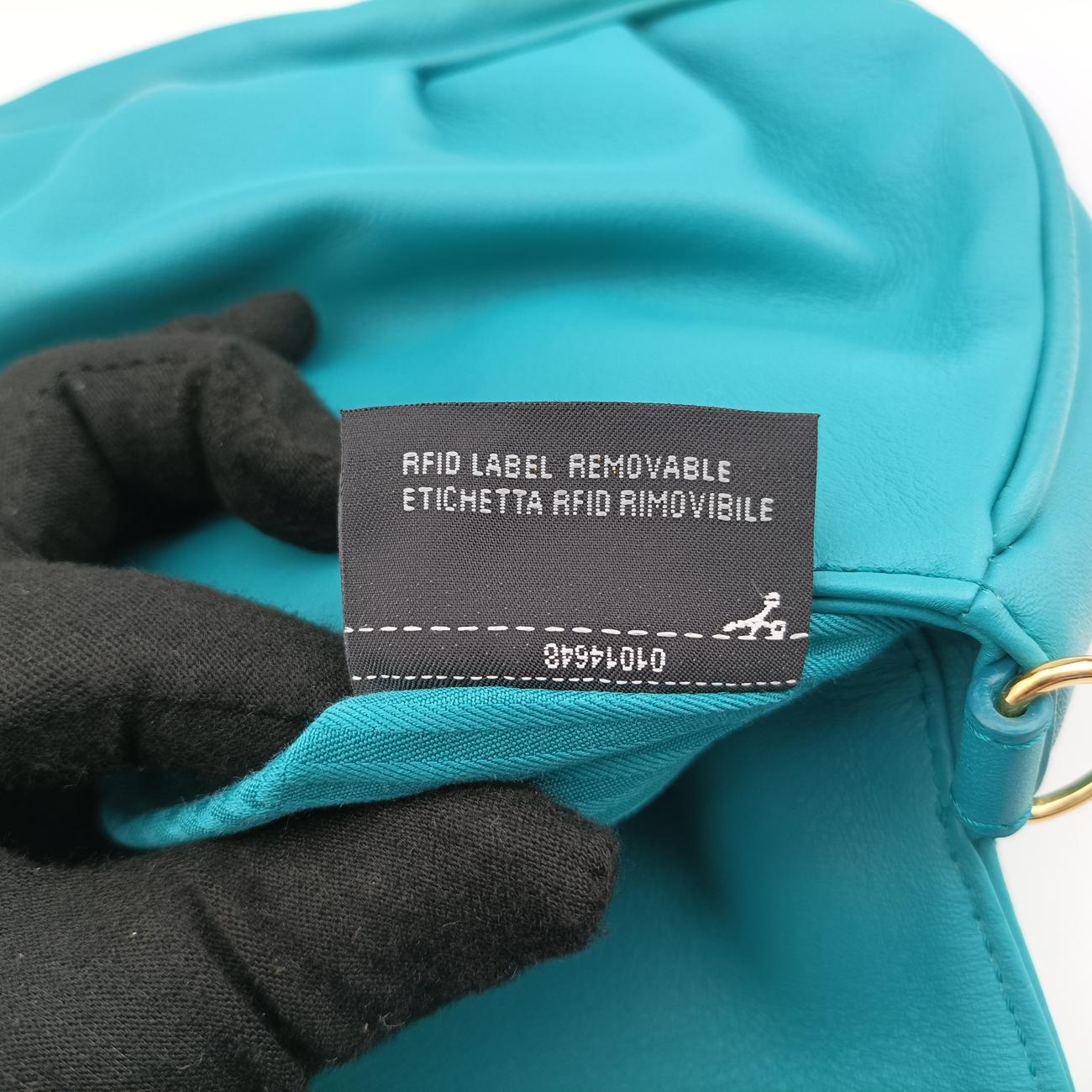 Fendista PochetteBlueLeather8M02768M0276-D16 149-2566フェンディスタ ポシェットブルーレザー8M02768M0276-D16 149-2566