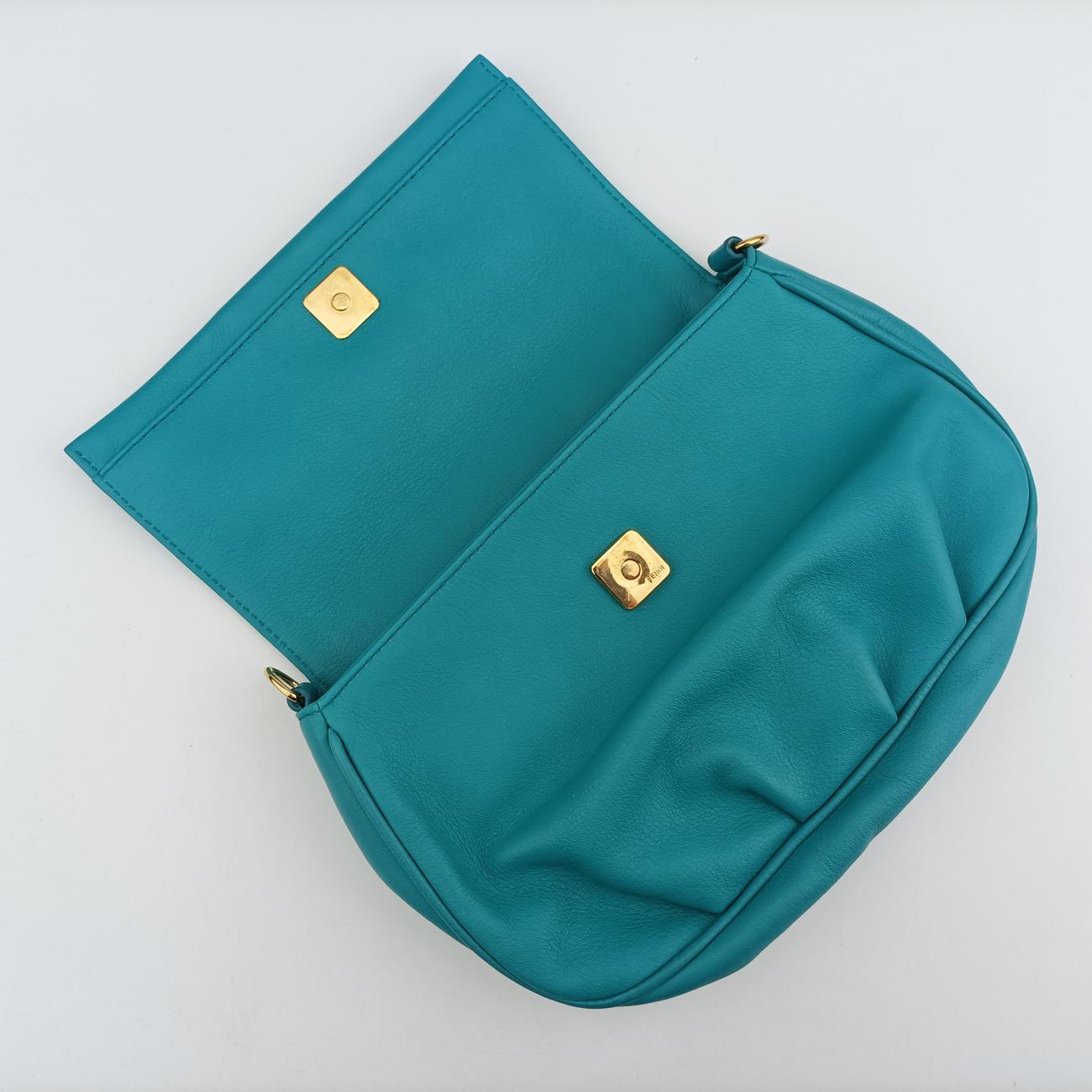 Fendista PochetteBlueLeather8M02768M0276-D16 149-2566フェンディスタ ポシェットブルーレザー8M02768M0276-D16 149-2566