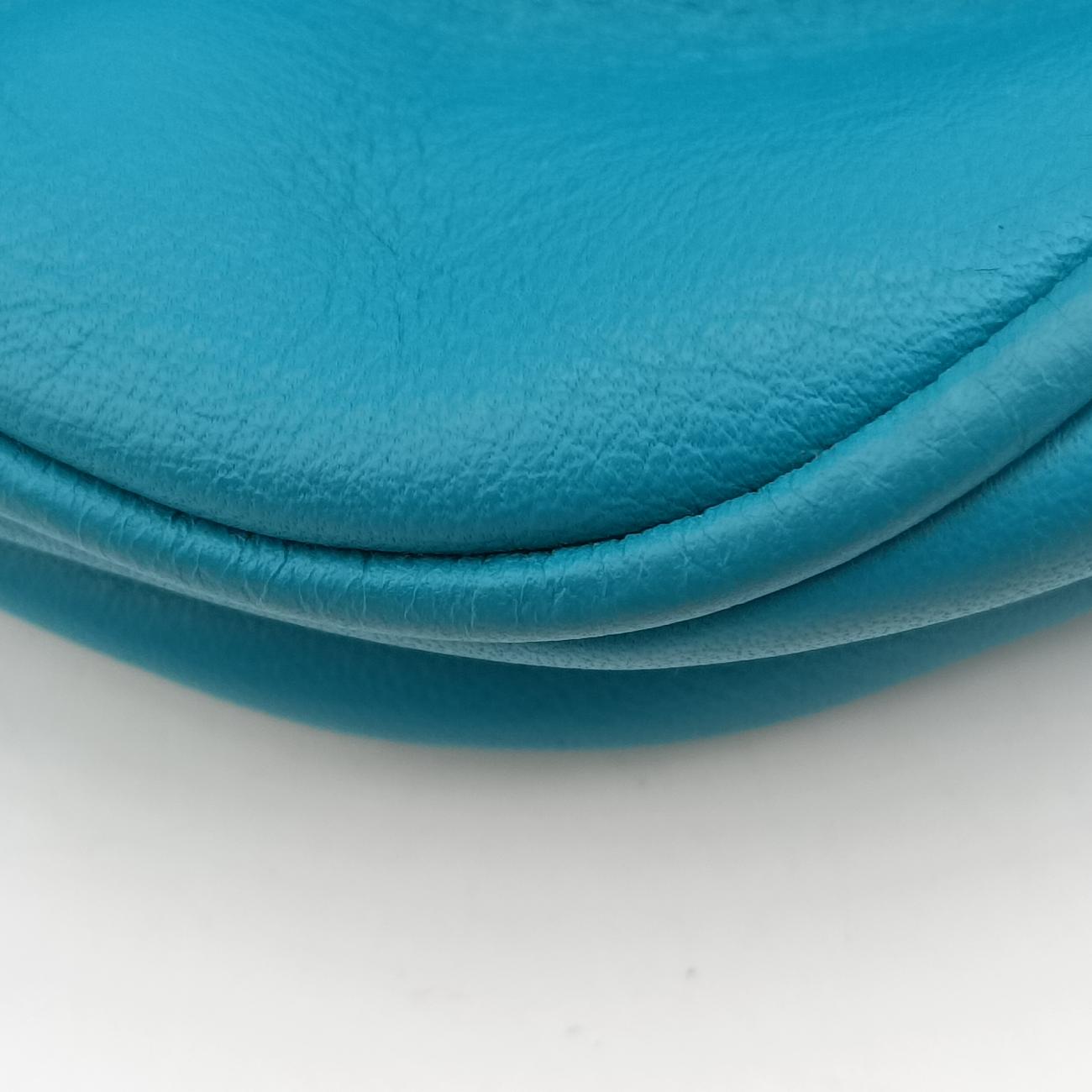 Fendista PochetteBlueLeather8M02768M0276-D16 149-2566フェンディスタ ポシェットブルーレザー8M02768M0276-D16 149-2566