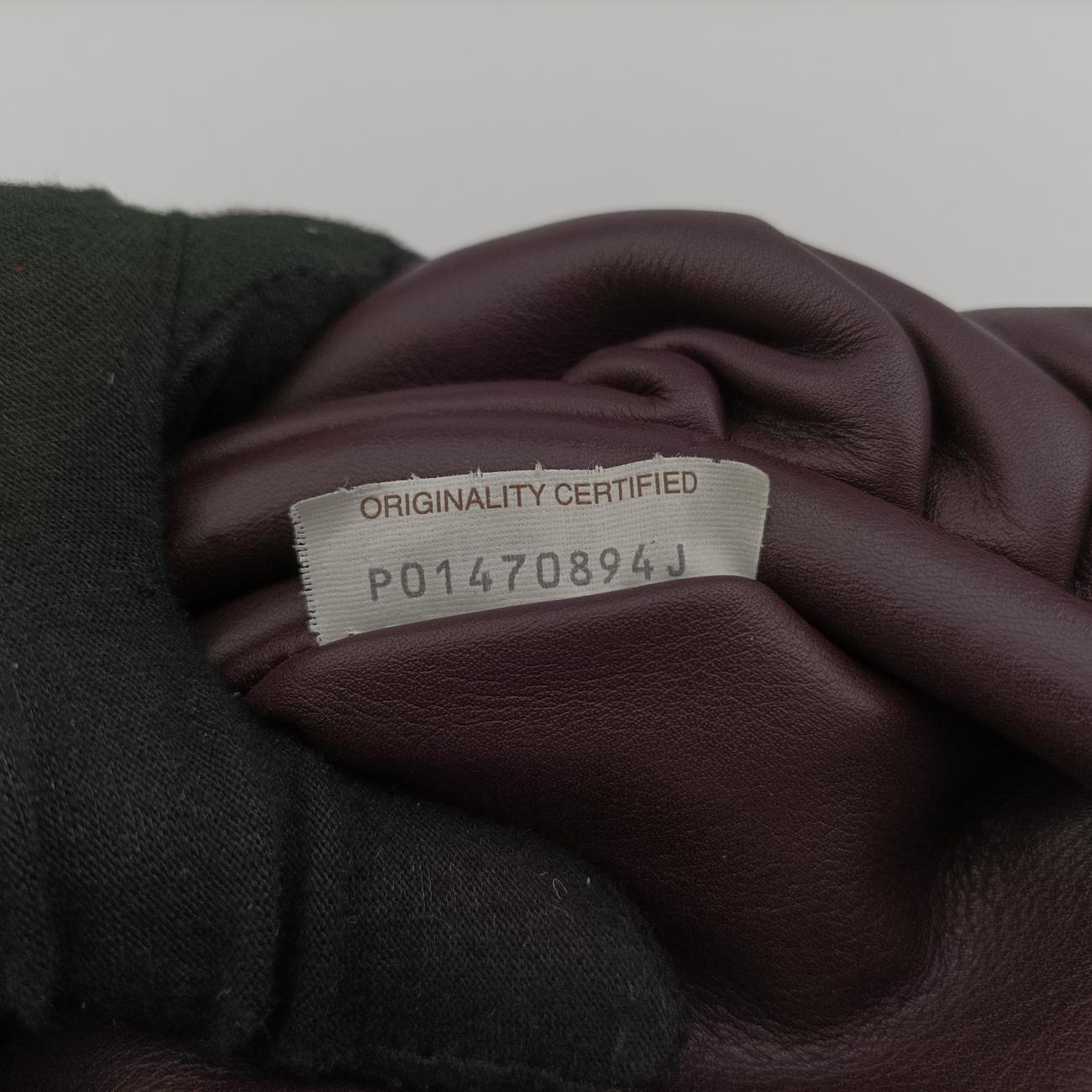 The Chain PouchBurgundyLambskinP01470894Jザ チェーンポーチワインレッドラムスキンP01470894J