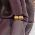 The Chain PouchBurgundyLambskinP01470894Jザ チェーンポーチワインレッドラムスキンP01470894J