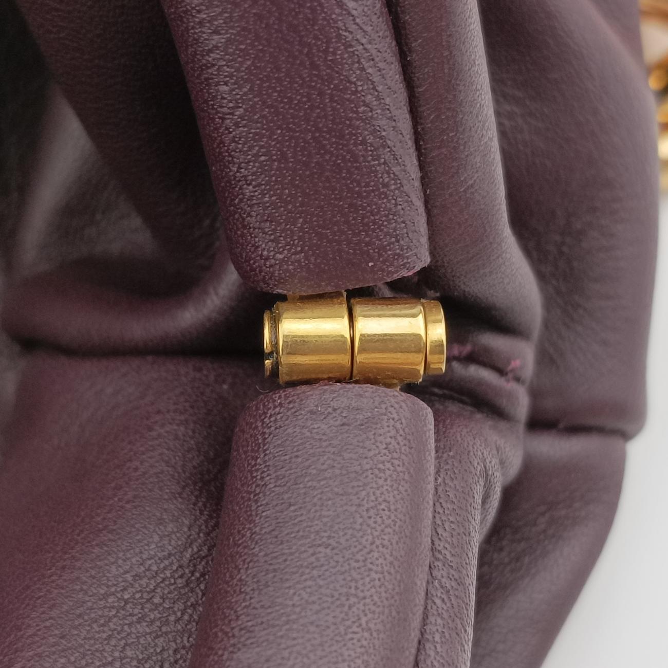 The Chain PouchBurgundyLambskinP01470894Jザ チェーンポーチワインレッドラムスキンP01470894J