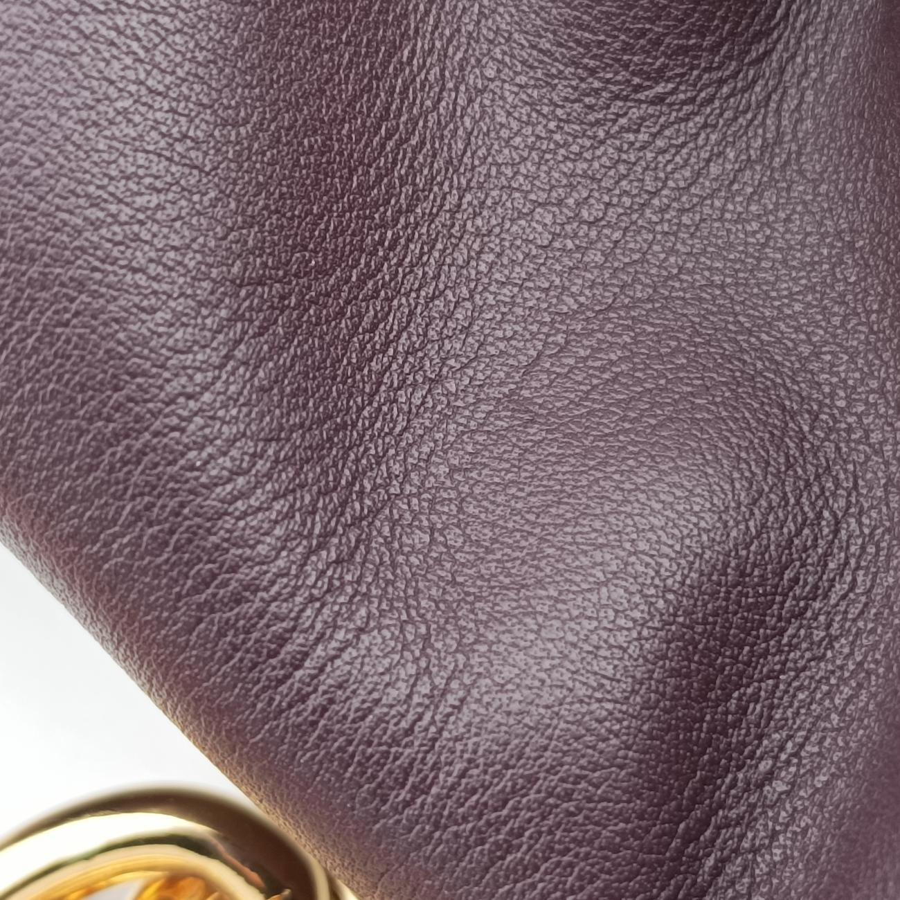 The Chain PouchBurgundyLambskinP01470894Jザ チェーンポーチワインレッドラムスキンP01470894J