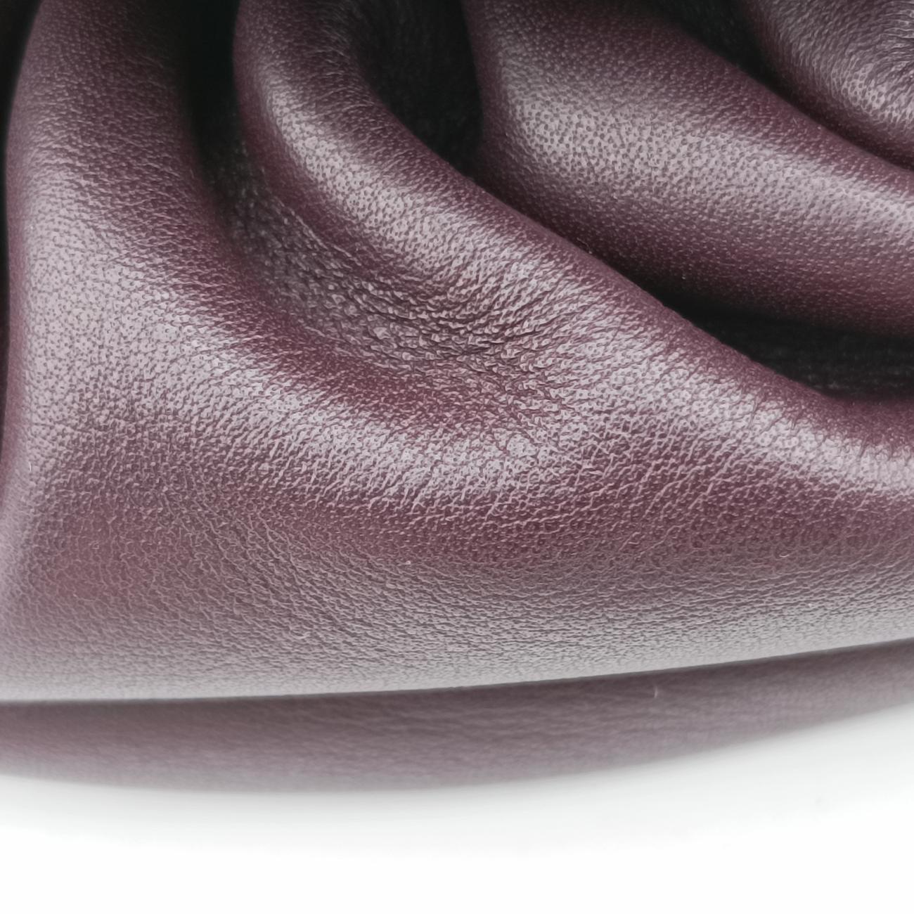 The Chain PouchBurgundyLambskinP01470894Jザ チェーンポーチワインレッドラムスキンP01470894J