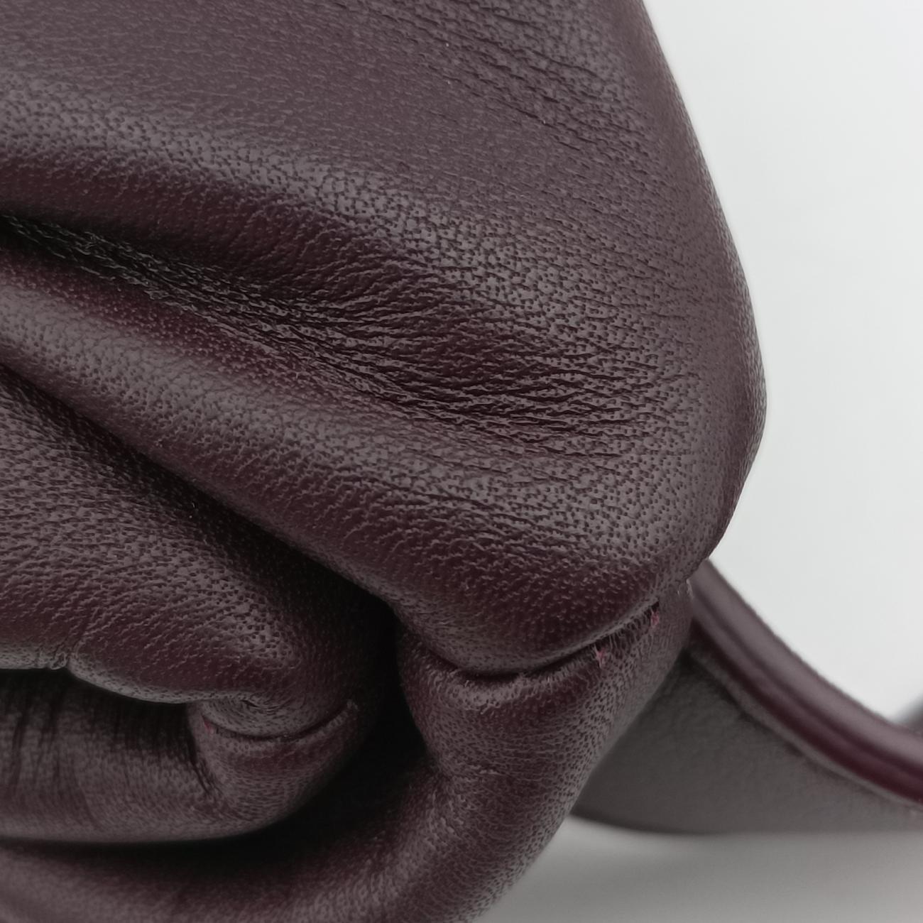 The Chain PouchBurgundyLambskinP01470894Jザ チェーンポーチワインレッドラムスキンP01470894J